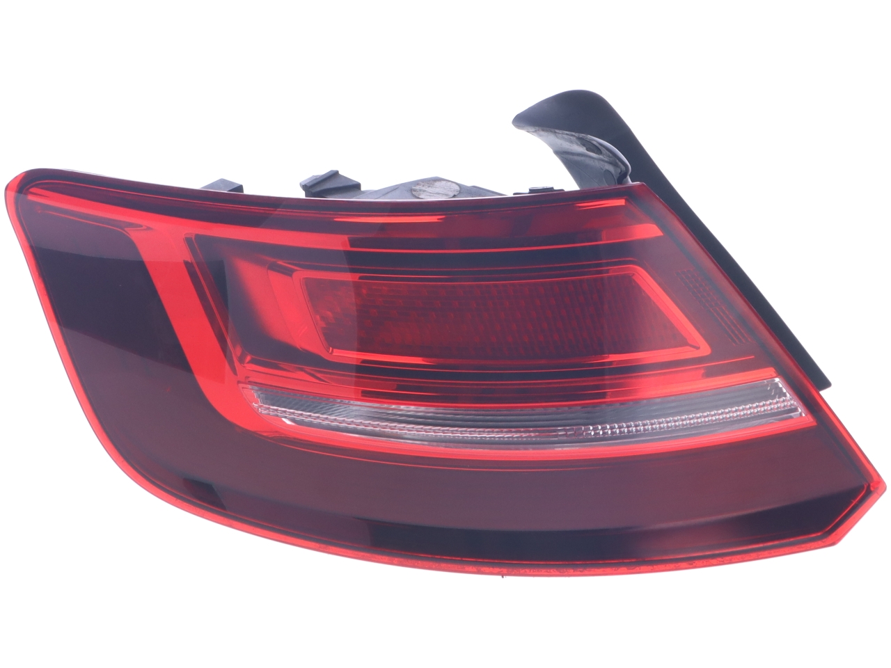 Feu arrière extérieur gauche AUDI A3 Sportback (8V) 1.6 TDI  85 kW  115 PS (02.2017-> ) Feu arrière extérieur gauche AUDI A3 Sportback (8V) 1.6 TDI  85 kW  115 PS (02.2017-> )