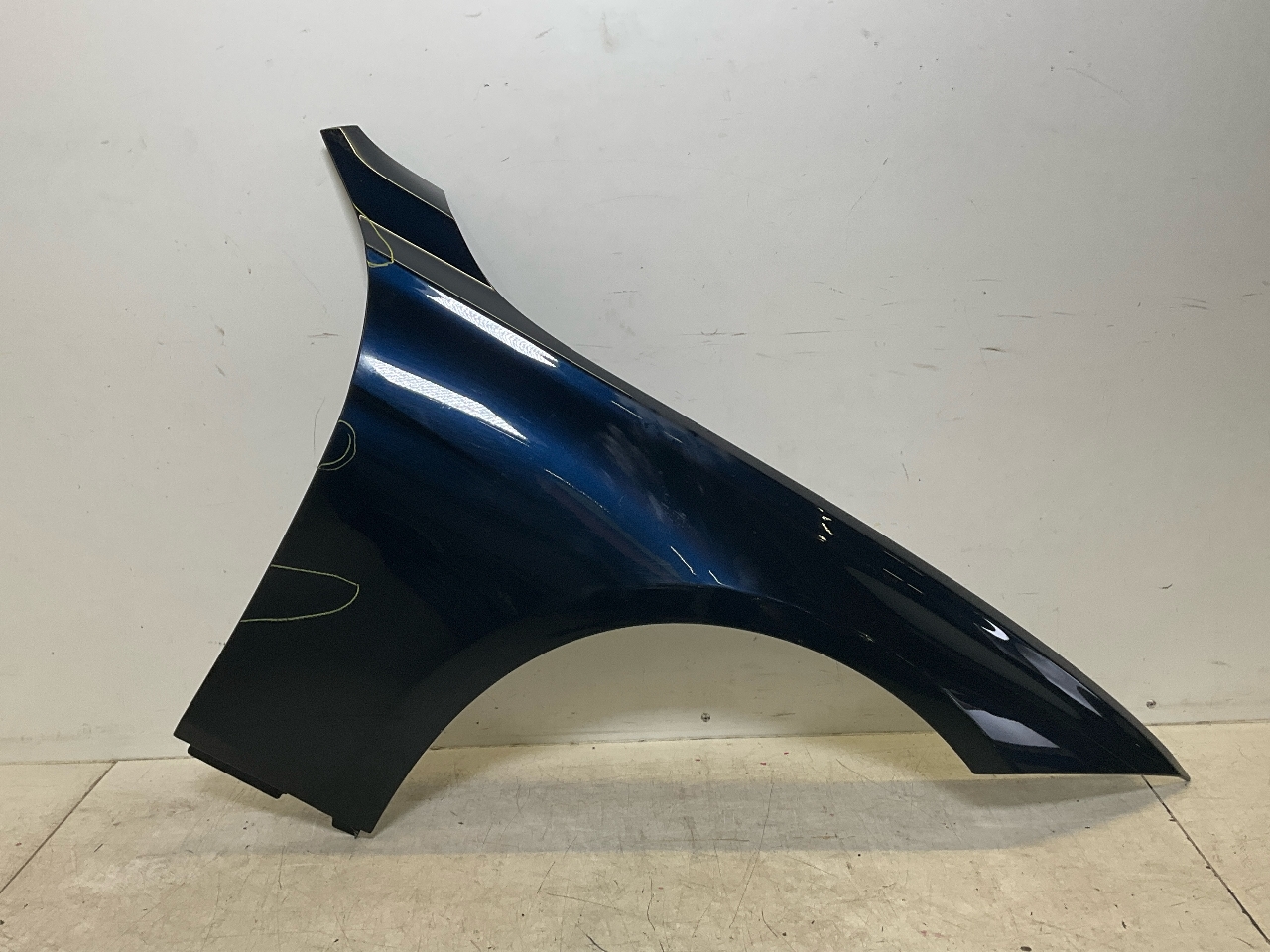 Aile avant droit BMW 3er (F30, F80) 320d  140 kW  190 PS (07.2015-10.2018)