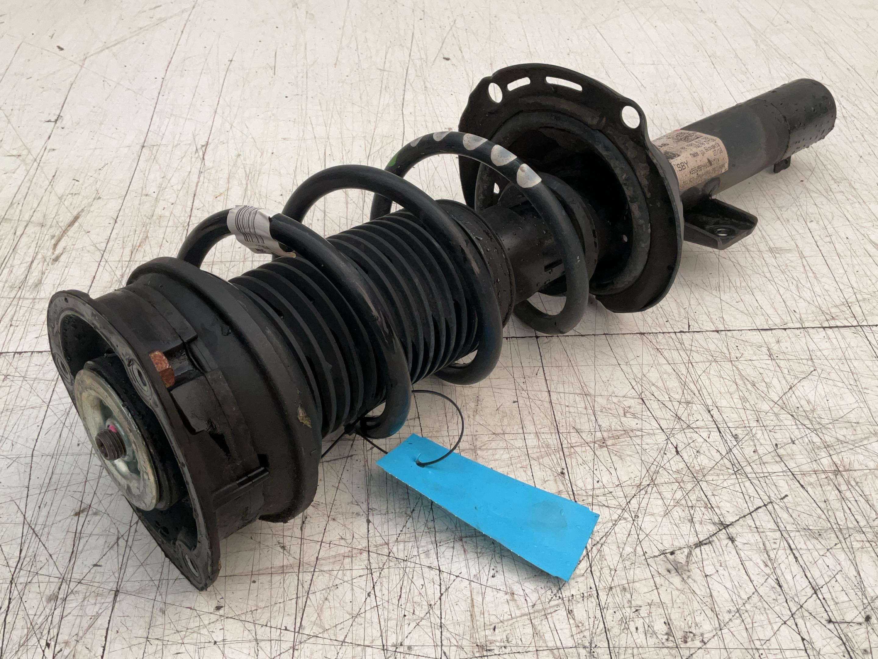 Jambe de suspension avant gauche VW Polo VI (AW) 1.0 TSI  70 kW  95 PS (06.2017-> )