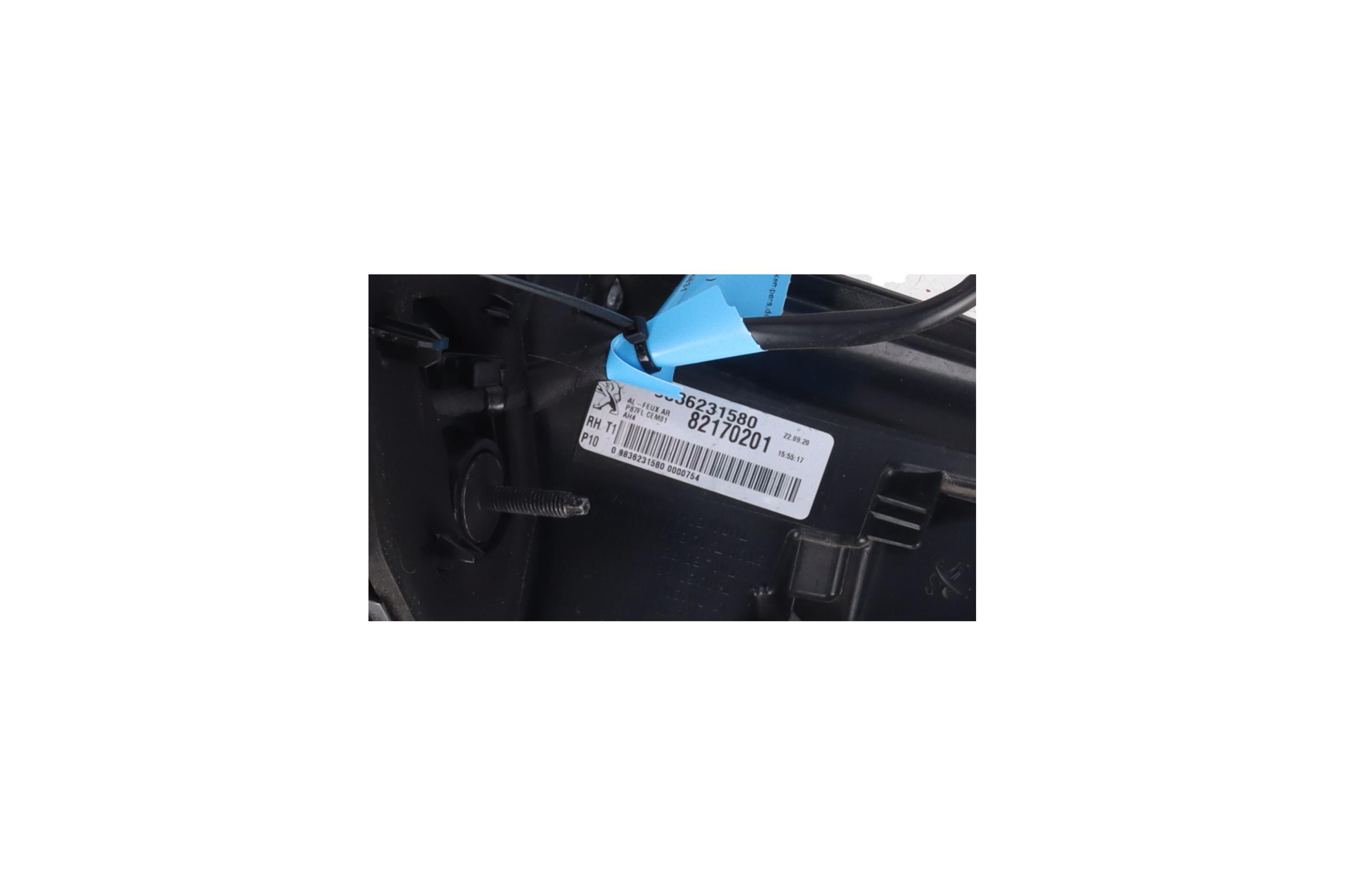 Tail-lamp right outside PEUGEOT 5008 II 1.5 BlueHDi 130  96 kW  131 PS (02.2018-> )