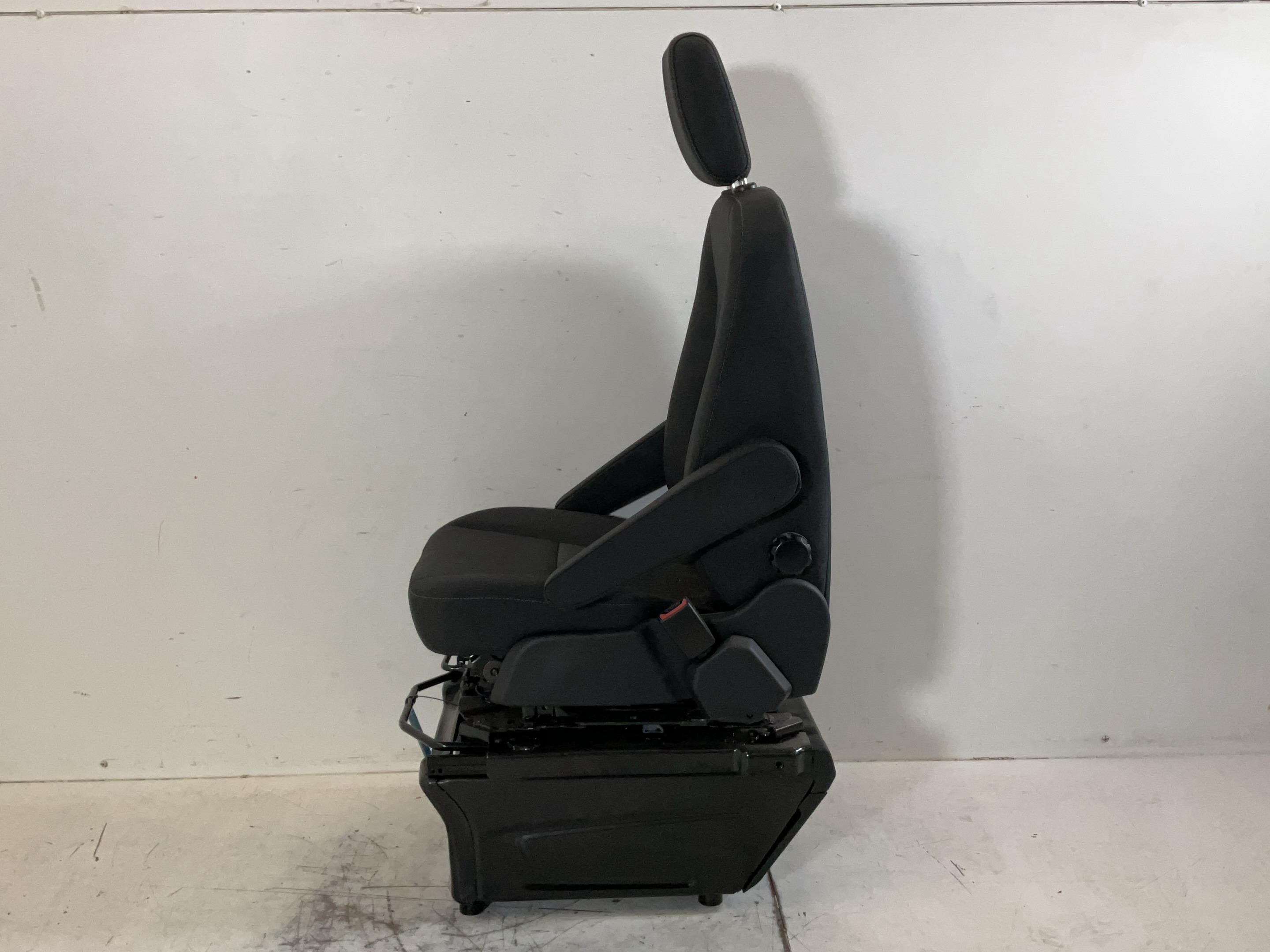 Seat right front FORD Transit V363 Pritsche/Fahrgestell (FED, FFD) 2.0 EcoBlue  121 kW  165 PS (07.2023-> )
