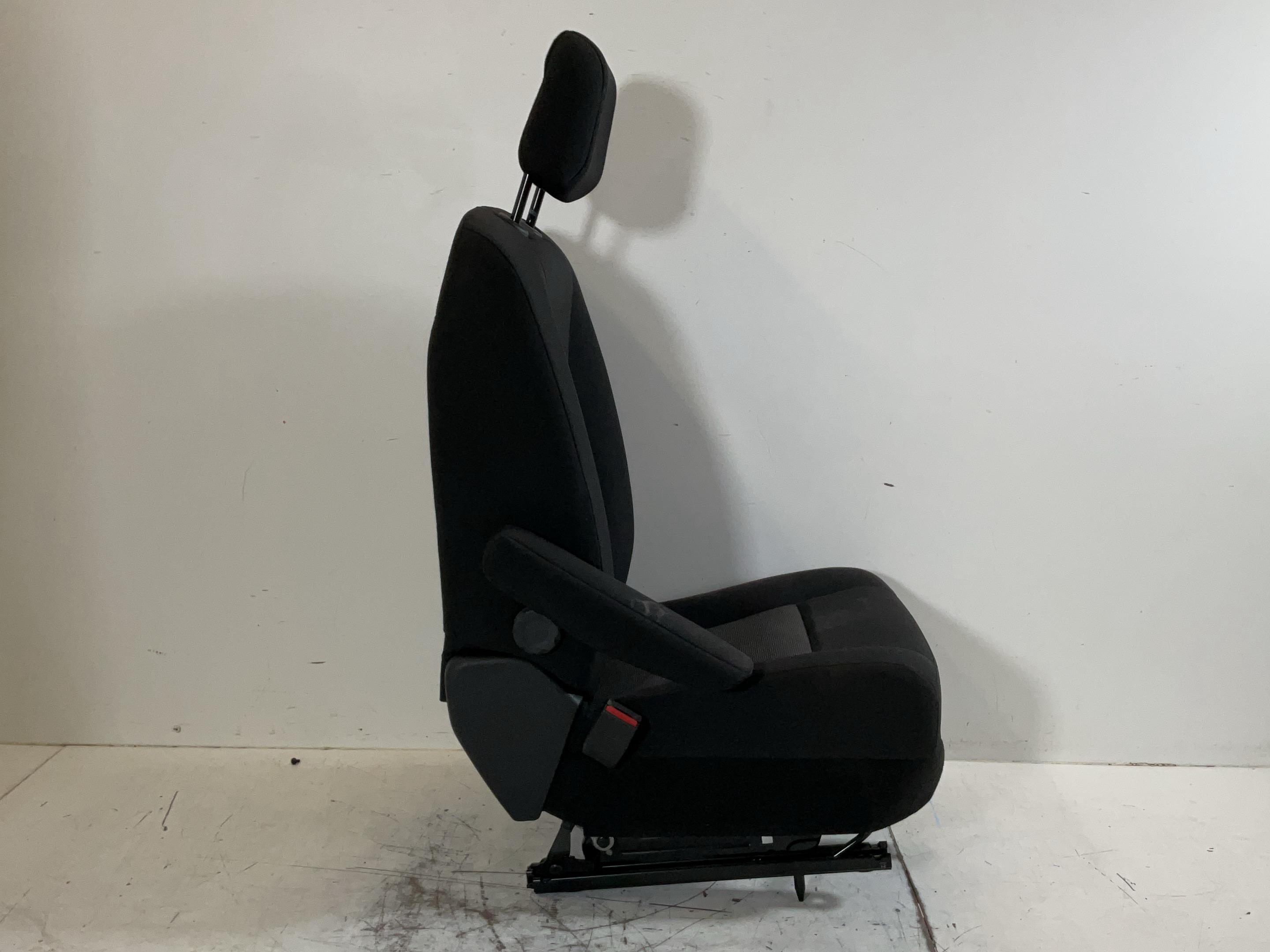 Seat left front PEUGEOT Expert III Kasten (V) E-Expert Hydrogen  100 kW  136 PS (10.2024-> )