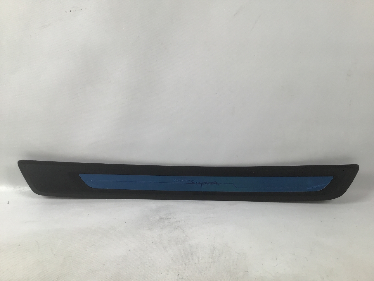 Baguette de seuil gauche TOYOTA Supra (DB) 3.0 GR  250 kW  340 PS (03.2019-> ) Baguette de seuil gauche TOYOTA Supra (DB) 3.0 GR  250 kW  340 PS (03.2019-> )