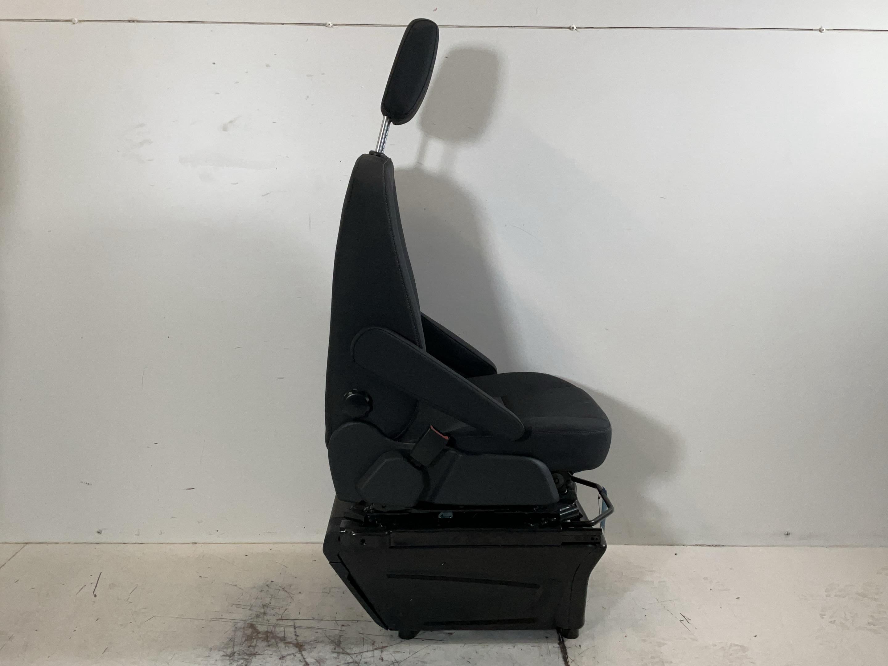 Seat left front FORD Transit V363 Pritsche/Fahrgestell (FED, FFD) 2.0 EcoBlue  121 kW  165 PS (07.2023-> )