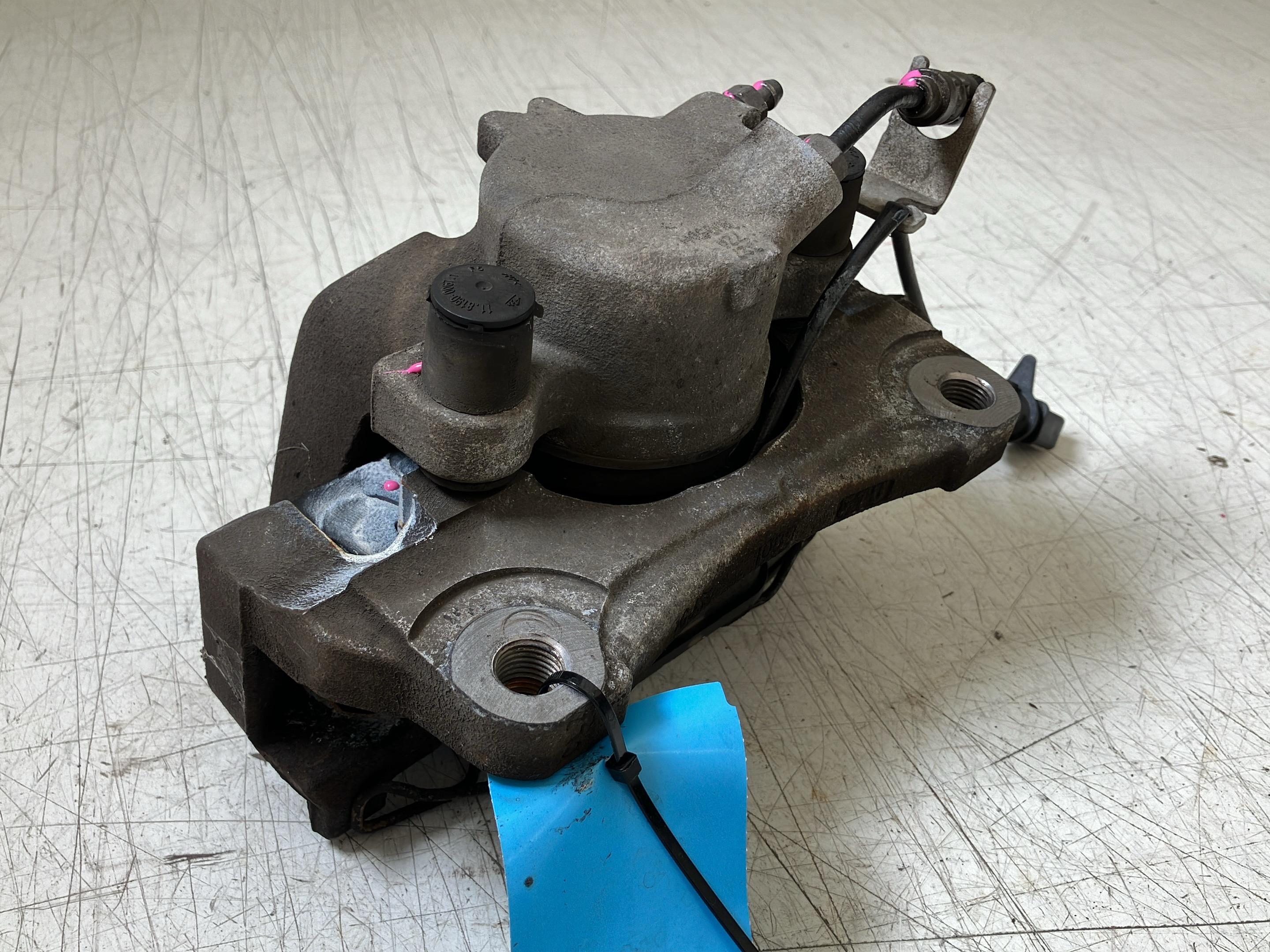 Bremssattel links vorne AUDI A4 Avant (8W, B9) 1.4 TFSI  110 kW  150 PS (02.2016-> )