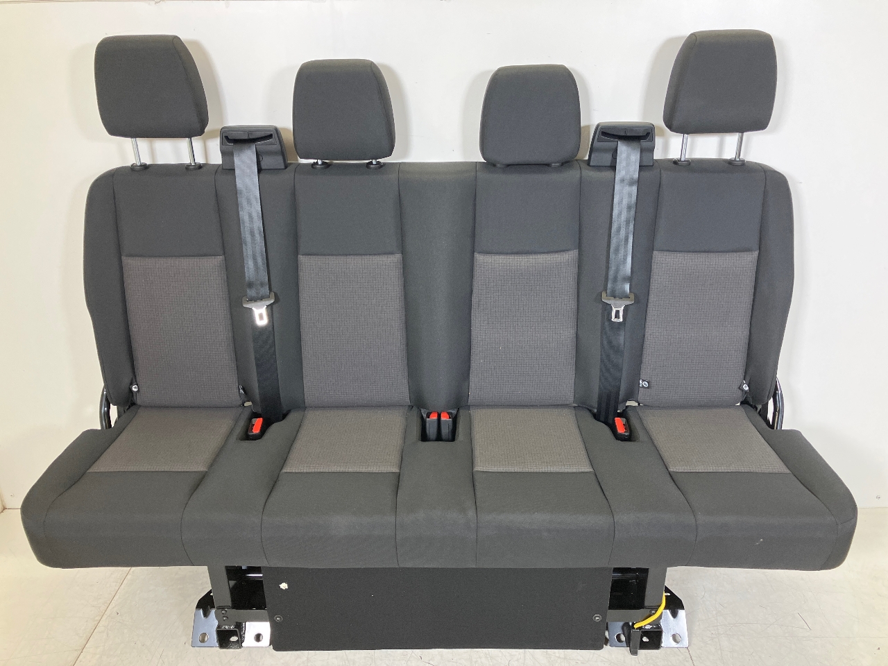 Seat second row FORD Transit V363 Bus (FAD, FBD) 2.0 TDCi  125 kW  170 PS (03.2016-> ) Seat second row FORD Transit V363 Bus (FAD, FBD) 2.0 TDCi  125 kW  170 PS (03.2016-> )