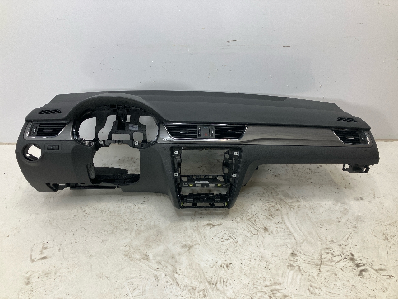 Dashboard SKODA Rapid (NH) 1.0 TSI  81 kW  110 PS (06.2017-> )