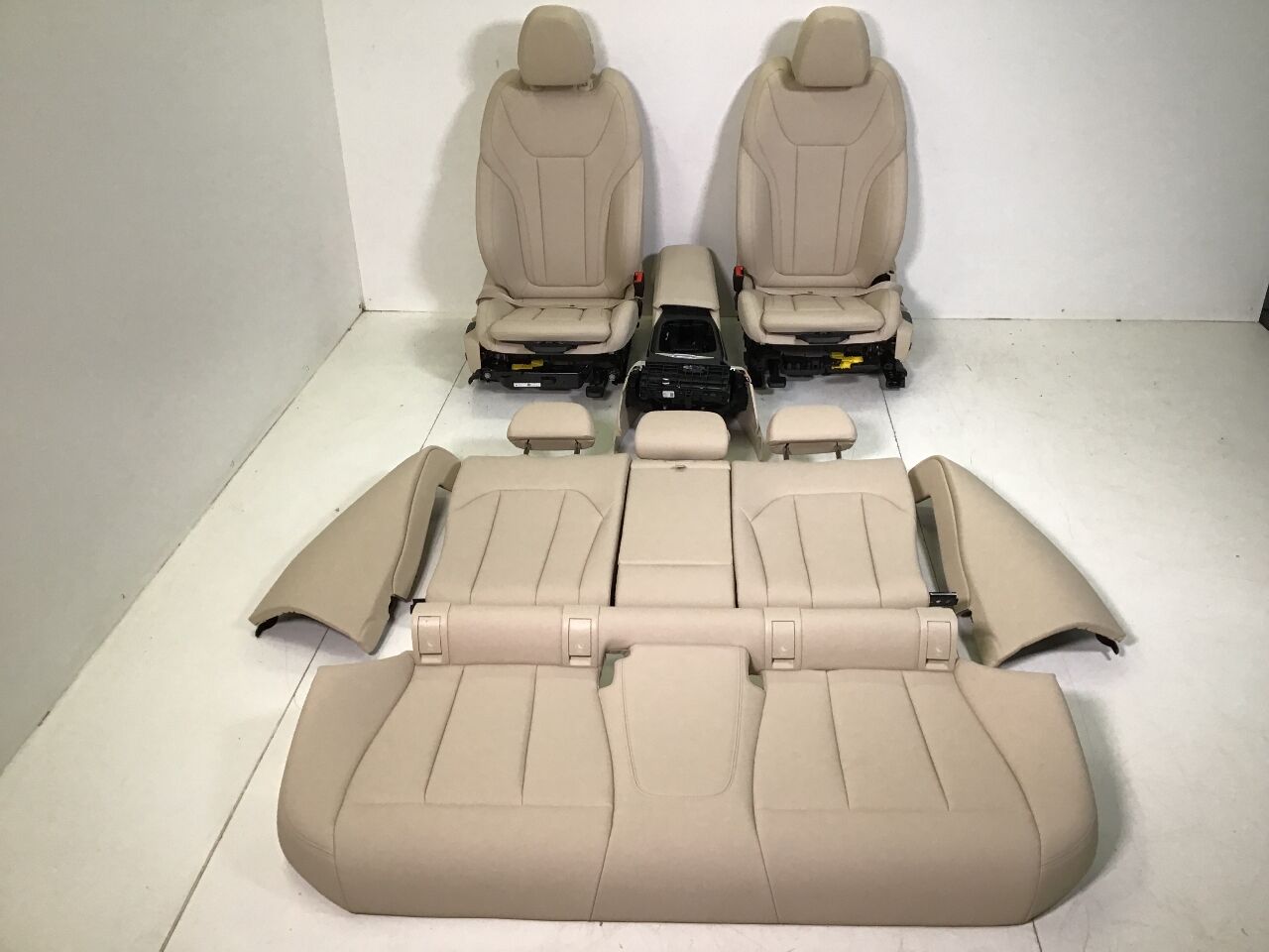 Interior equipment BMW 3er (G20) 330 i xDrive  190 kW  258 PS (07.2019-> )