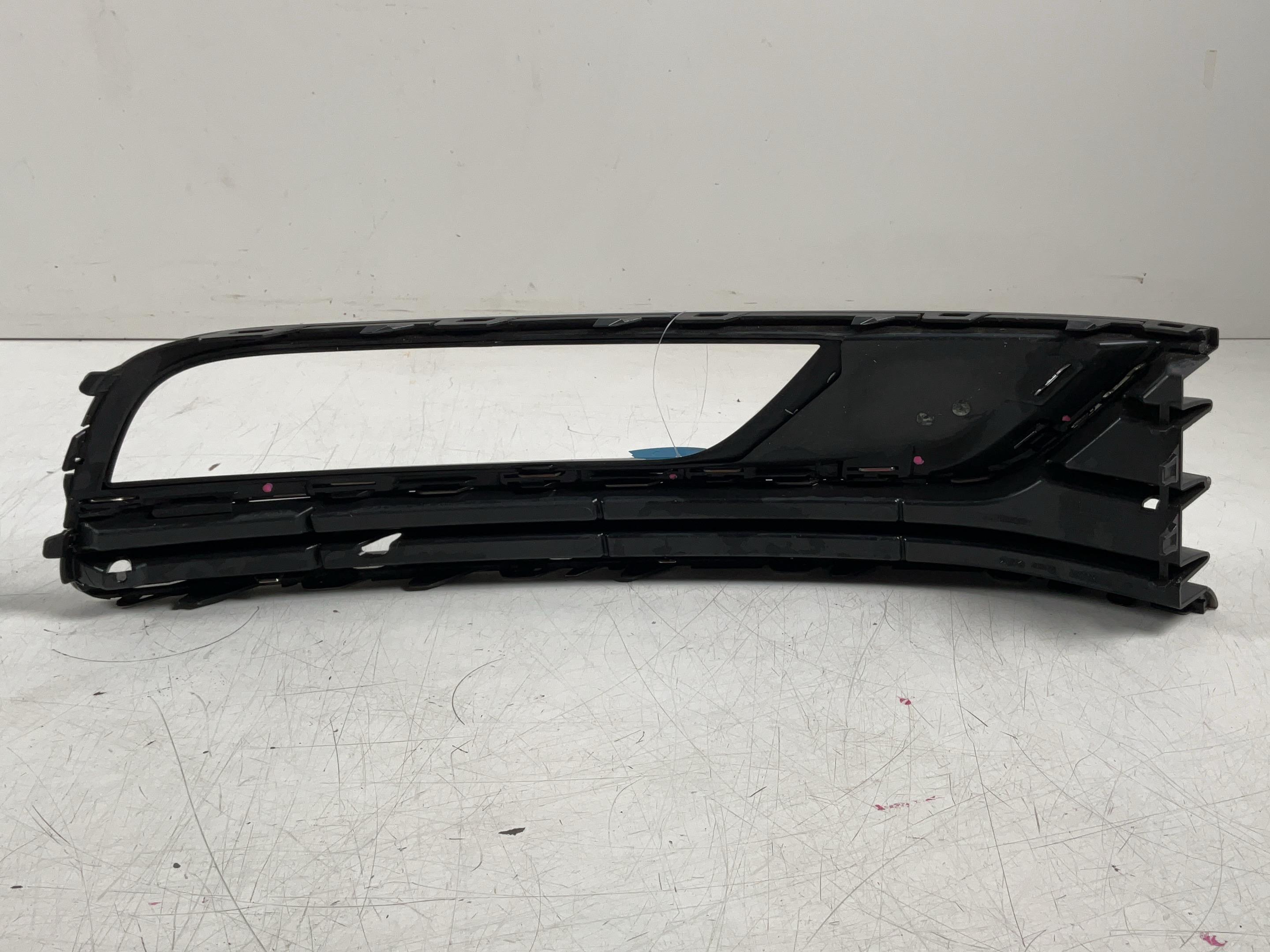 Blende Nebelscheinwerfer links VW Passat B7 Variant (362) 1.4 TSI  90 kW  122 PS (08.2010-12.2014)
