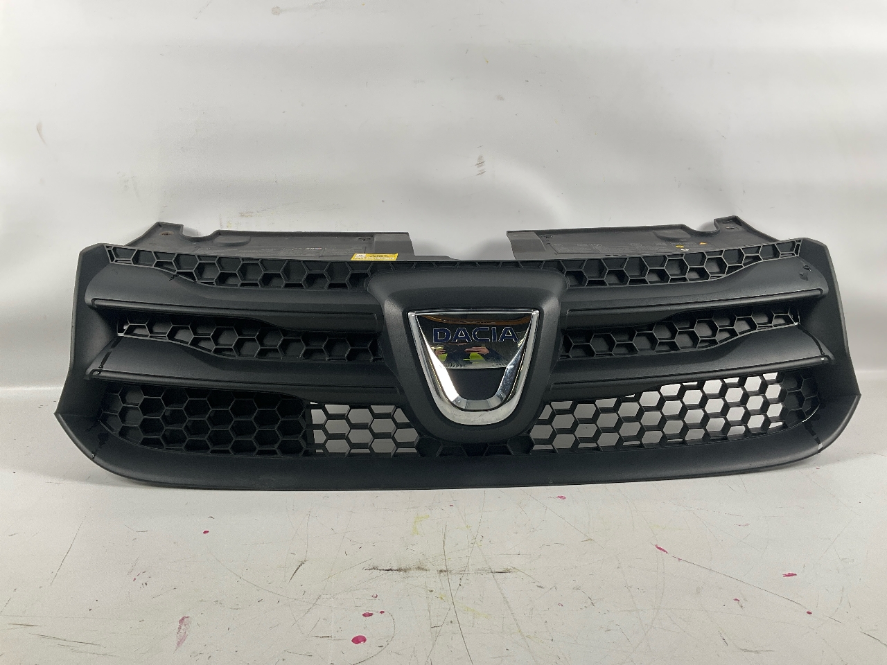 Grille de calandre DACIA Sandero II (SD) 1.6  63 kW  86 PS (11.2012-> ) Grille de calandre DACIA Sandero II (SD) 1.6  63 kW  86 PS (11.2012-> )