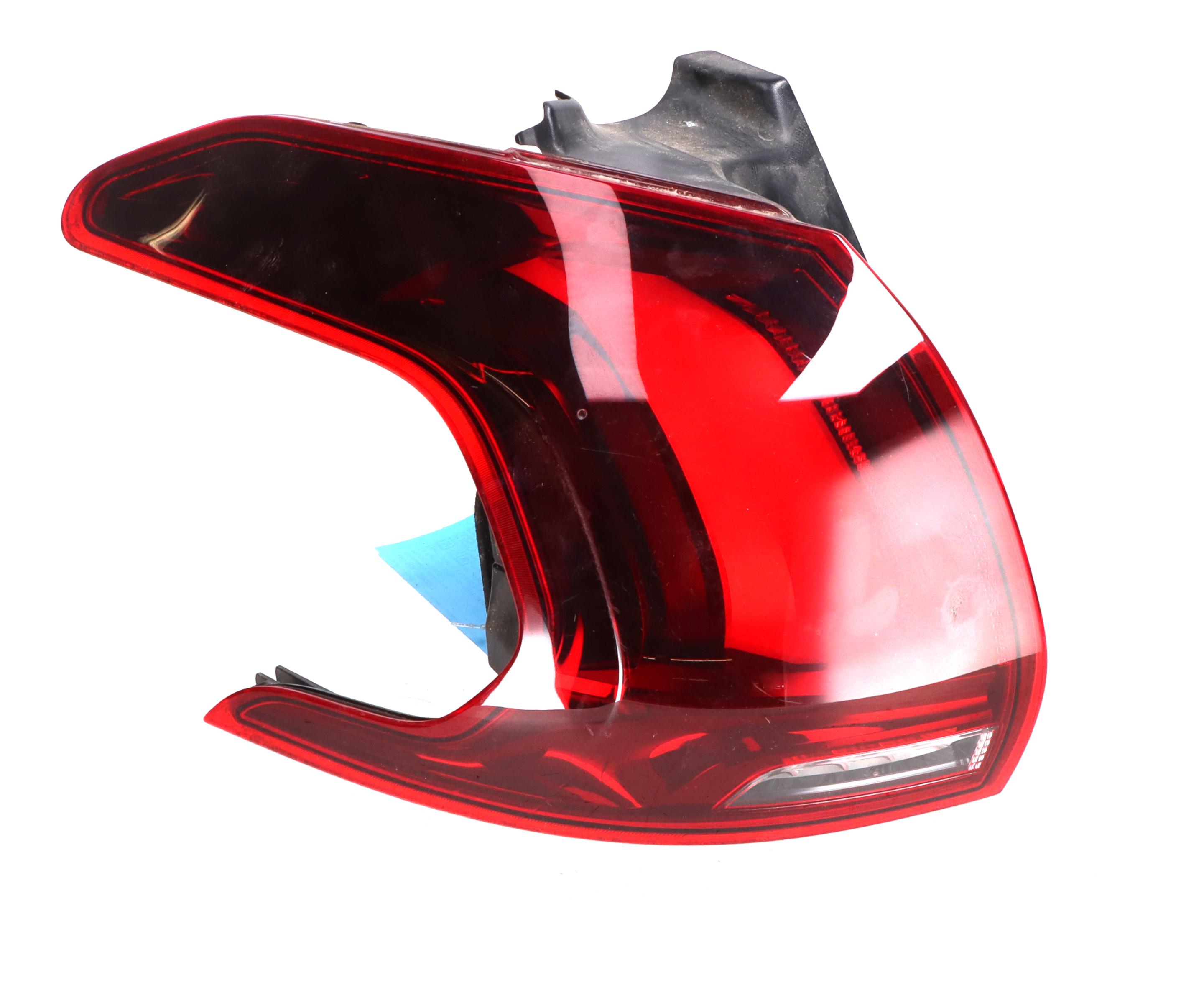 Tail-lamp left outside PEUGEOT 2008 II (UD, US, UY, UK) 1.2 PureTech 130  96 kW  130 PS (08.2019-> )