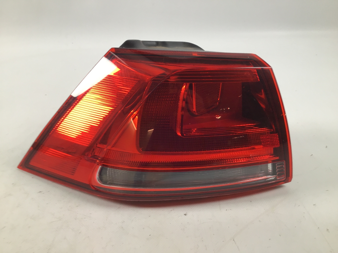Rückleuchte links außen VW Golf VII (5G) 1.2 TSI  63 kW  86 PS (08.2012-> )