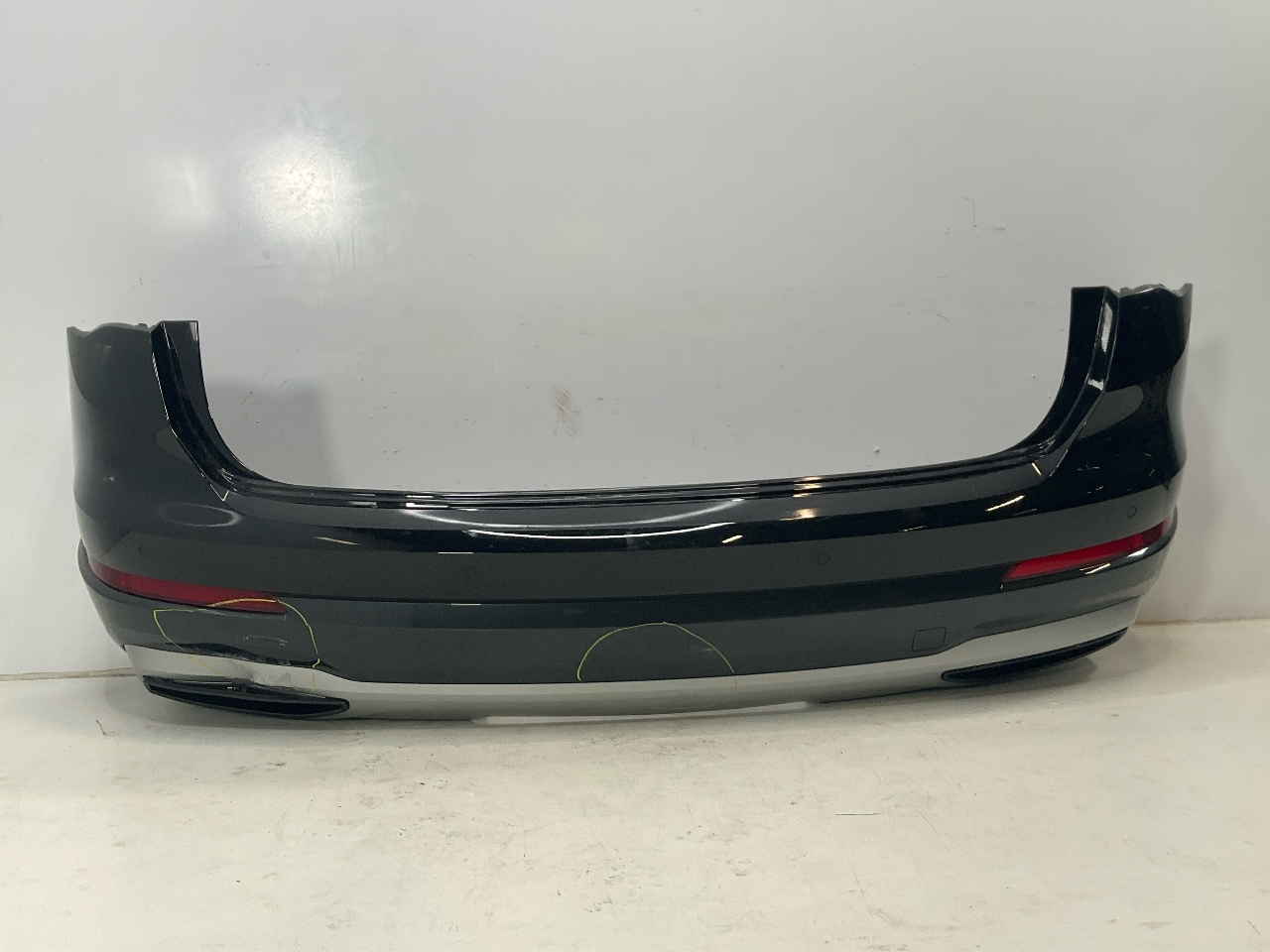 Stoßstange hinten AUDI Q3 (F3B) 35 TDI  110 kW  150 PS (09.2018-> ) Stoßstange hinten AUDI Q3 (F3B) 35 TDI  110 kW  150 PS (09.2018-> )