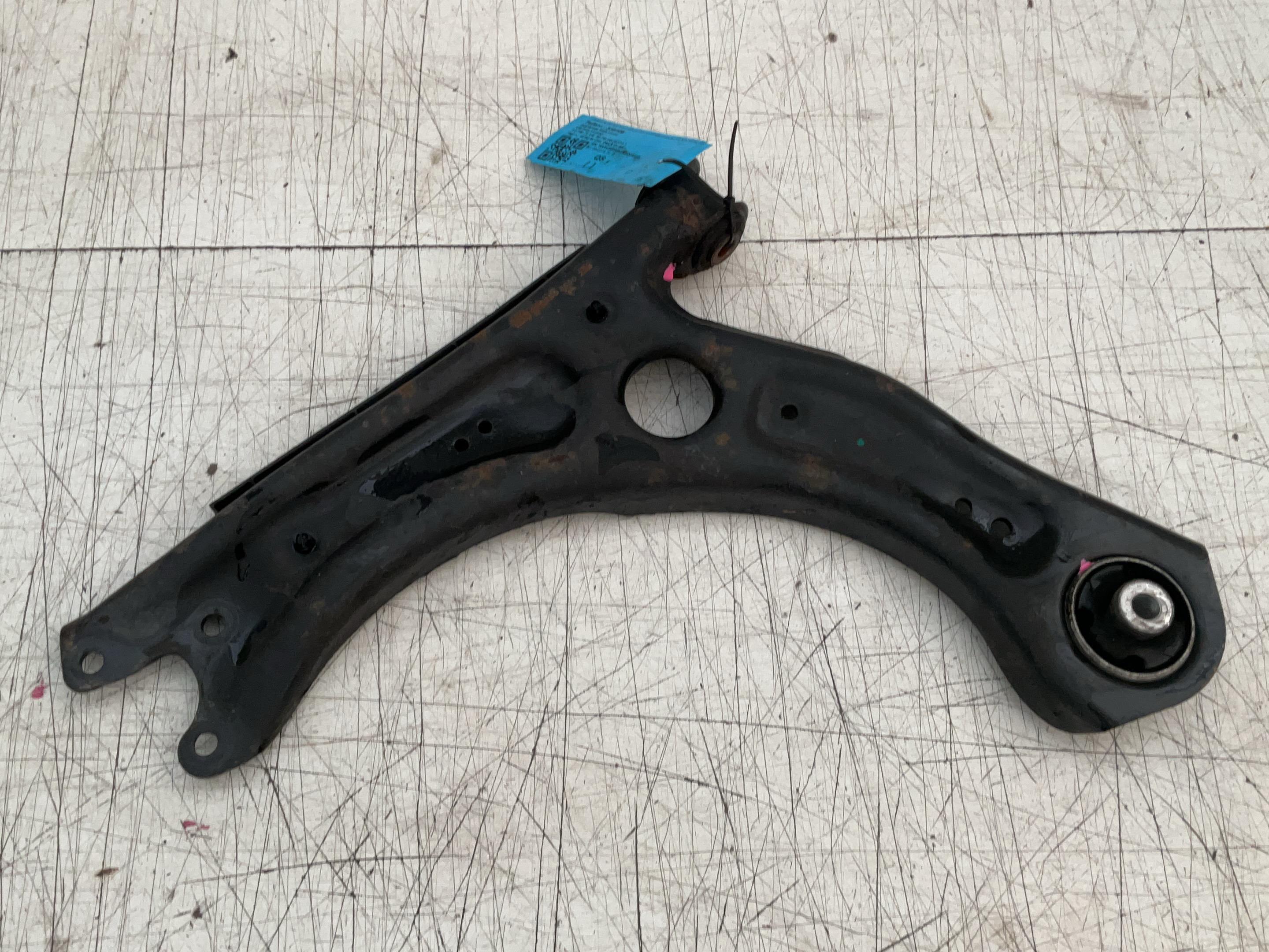 Wishbone left front VW Polo VI (AW) 1.0 TSI  70 kW  95 PS (06.2017-> )
