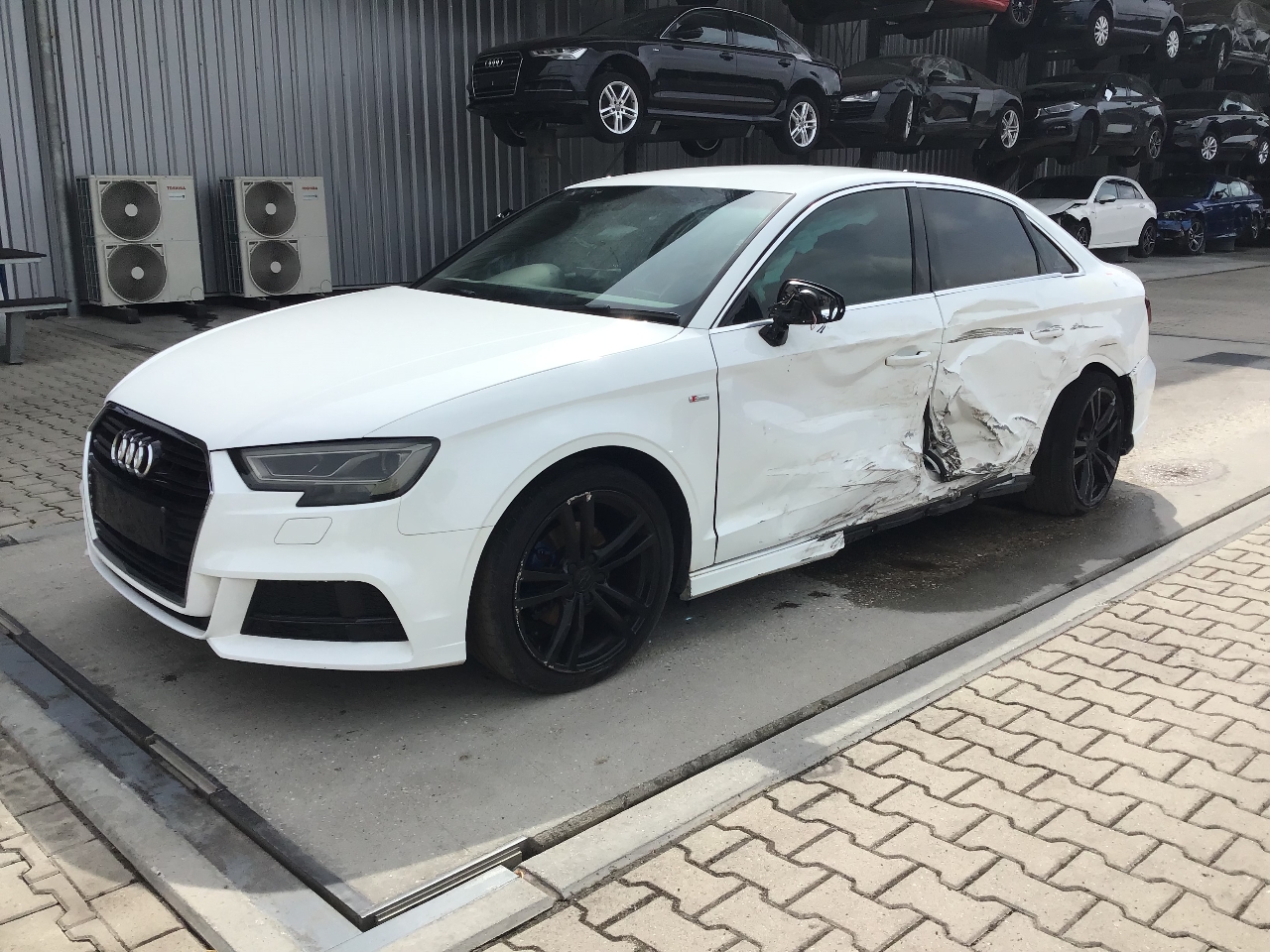 AUDI
