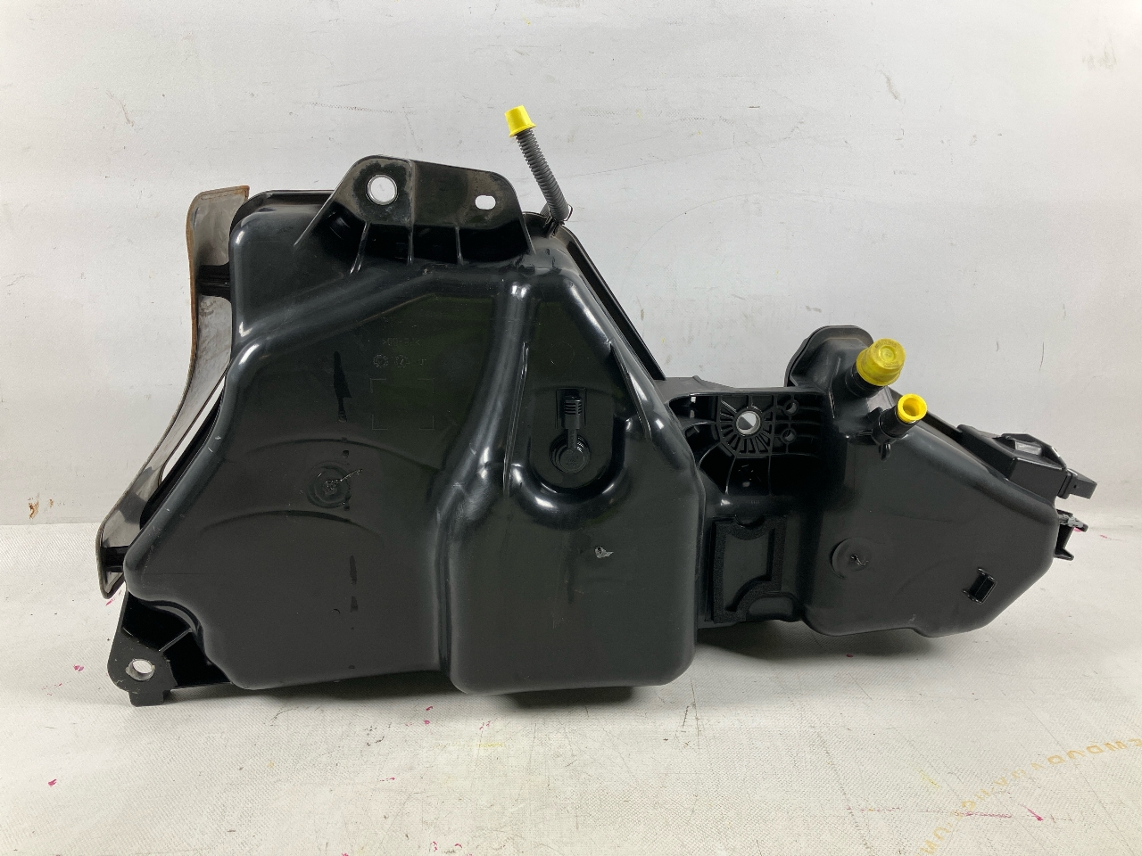 Tank AdBlue CUPRA Formentor (KM7) 2.0 TDI 4Drive  110 kW  150 PS (03.2021-> ) Tank AdBlue CUPRA Formentor (KM7) 2.0 TDI 4Drive  110 kW  150 PS (03.2021-> )