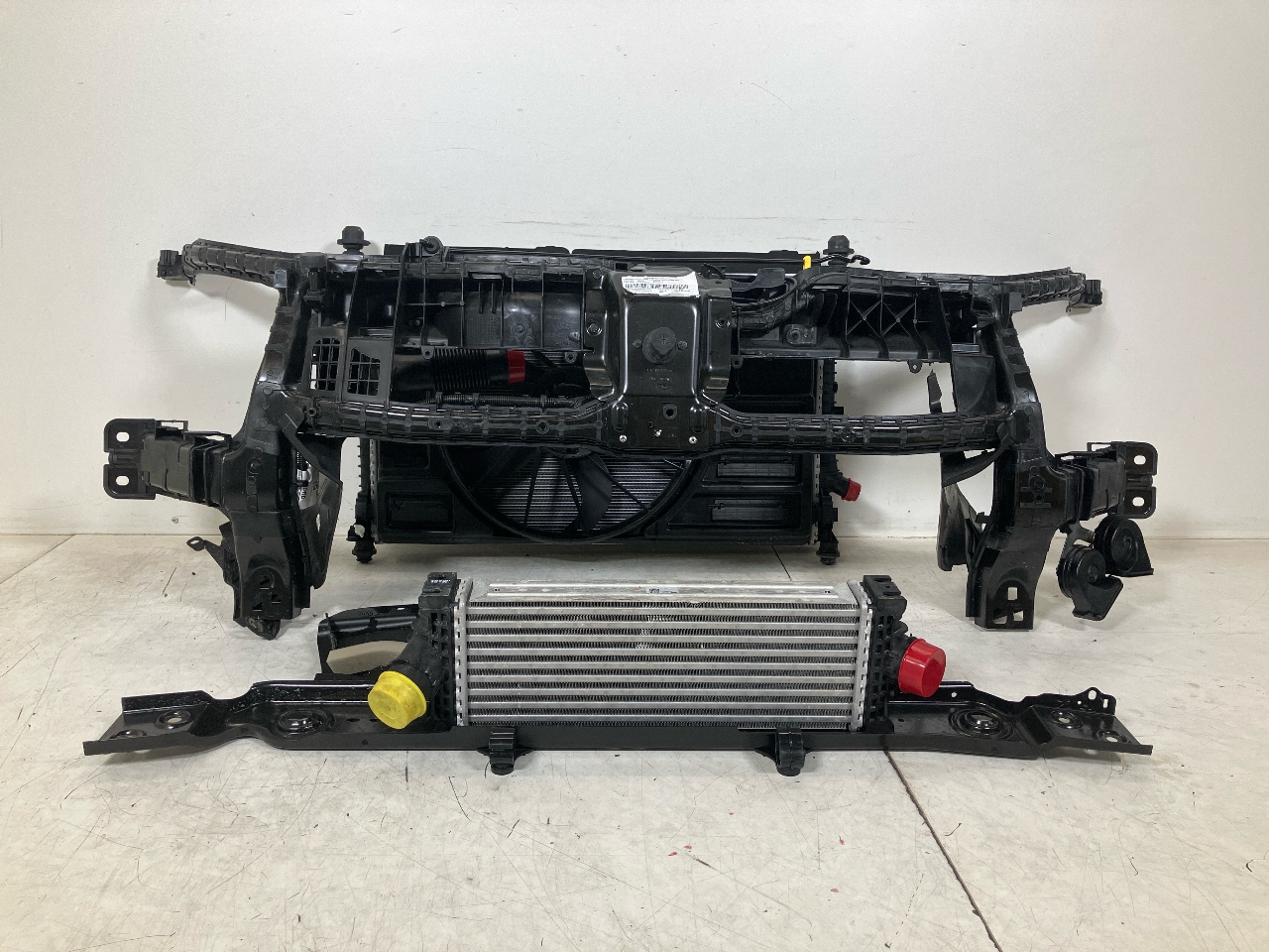 Paquet de radiateurs avec support de serrure FORD Transit V363 Pritsche/Fahrgestell (FED, FFD) 2.0 TDCi  125 kW  170 PS (03.2016-> )
