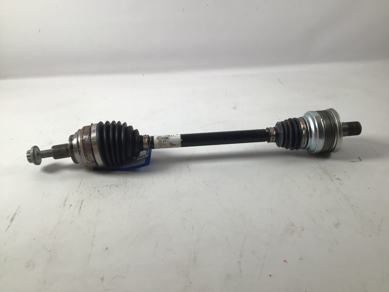 Arbre d'entraînement arrière droit VW Tiguan II (AD) 2.0 TDI 4motion  110 kW  150 PS (01.2016-> ) Arbre d'entraînement arrière droit VW Tiguan II (AD) 2.0 TDI 4motion  110 kW  150 PS (01.2016-> )