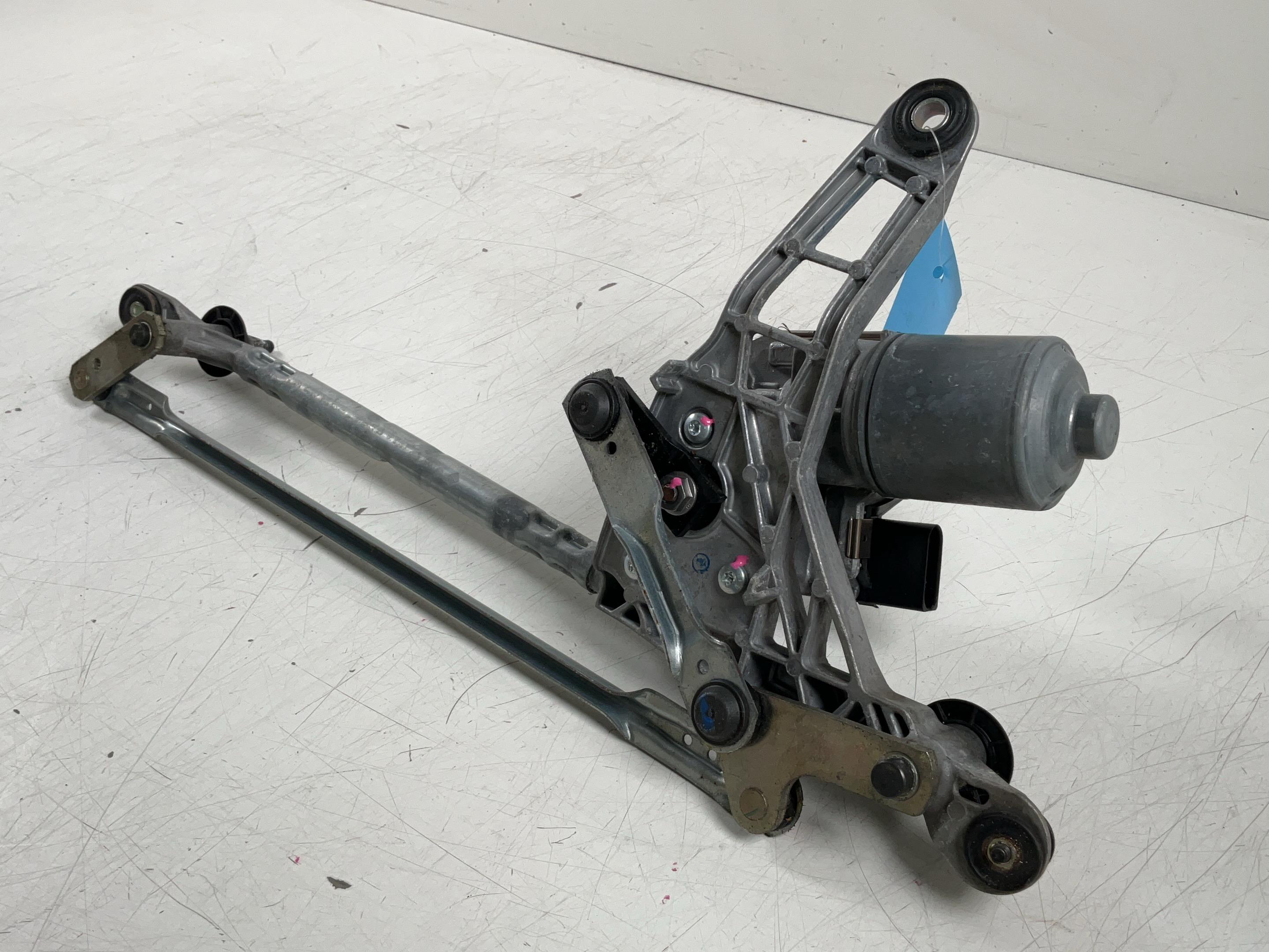 Wiper motor front AUDI A4 (8W, B9) 1.4 TFSI  110 kW  150 PS (08.2015-> )