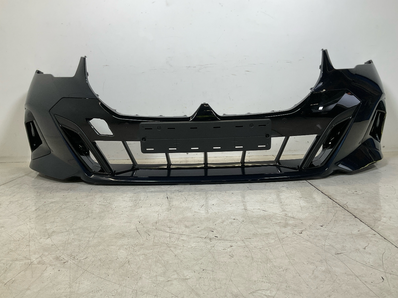 Bumper front BMW 5er (G60) 520d Mild-Hybrid  128 kW  174 PS (07.2023-> ) Bumper front BMW 5er (G60) 520d Mild-Hybrid  128 kW  174 PS (07.2023-> )