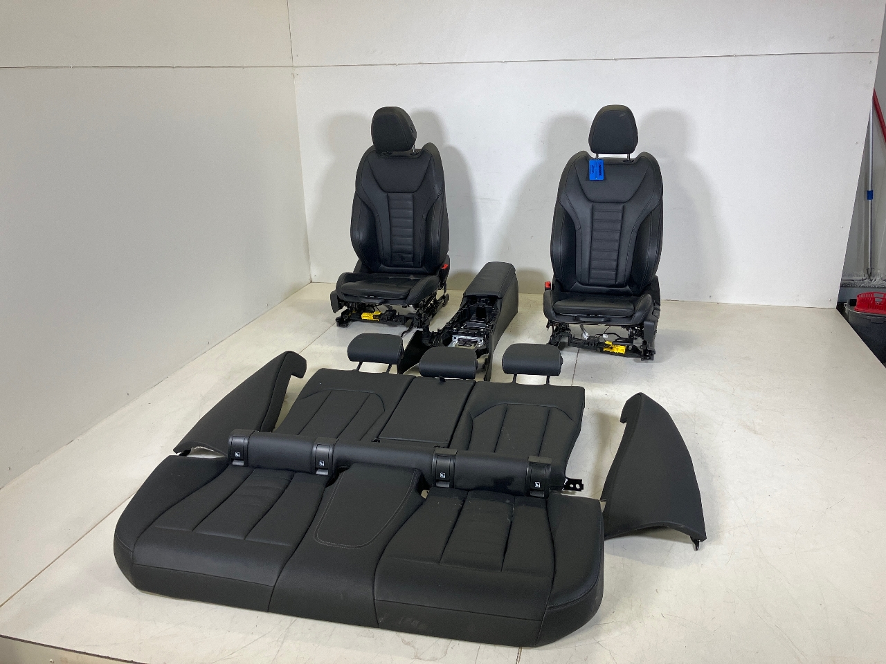 Equipement intérieur BMW 3er (G20, G28, G80) 320i  135 kW  184 PS (03.2019-> ) Equipement intérieur BMW 3er (G20, G28, G80) 320i  135 kW  184 PS (03.2019-> )