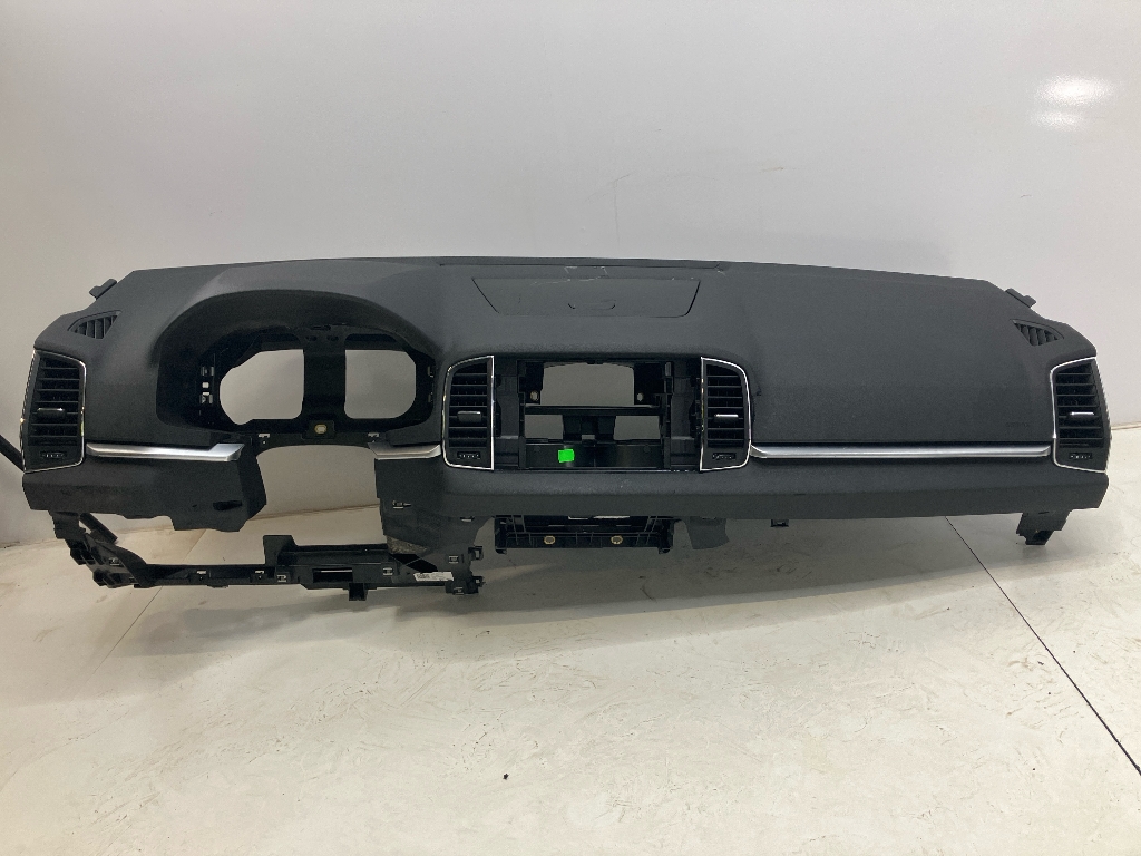 Car dashboard SKODA Karoq (NU7, ND7) 1.6 TDI  85 kW  115 PS (07.2017-> )