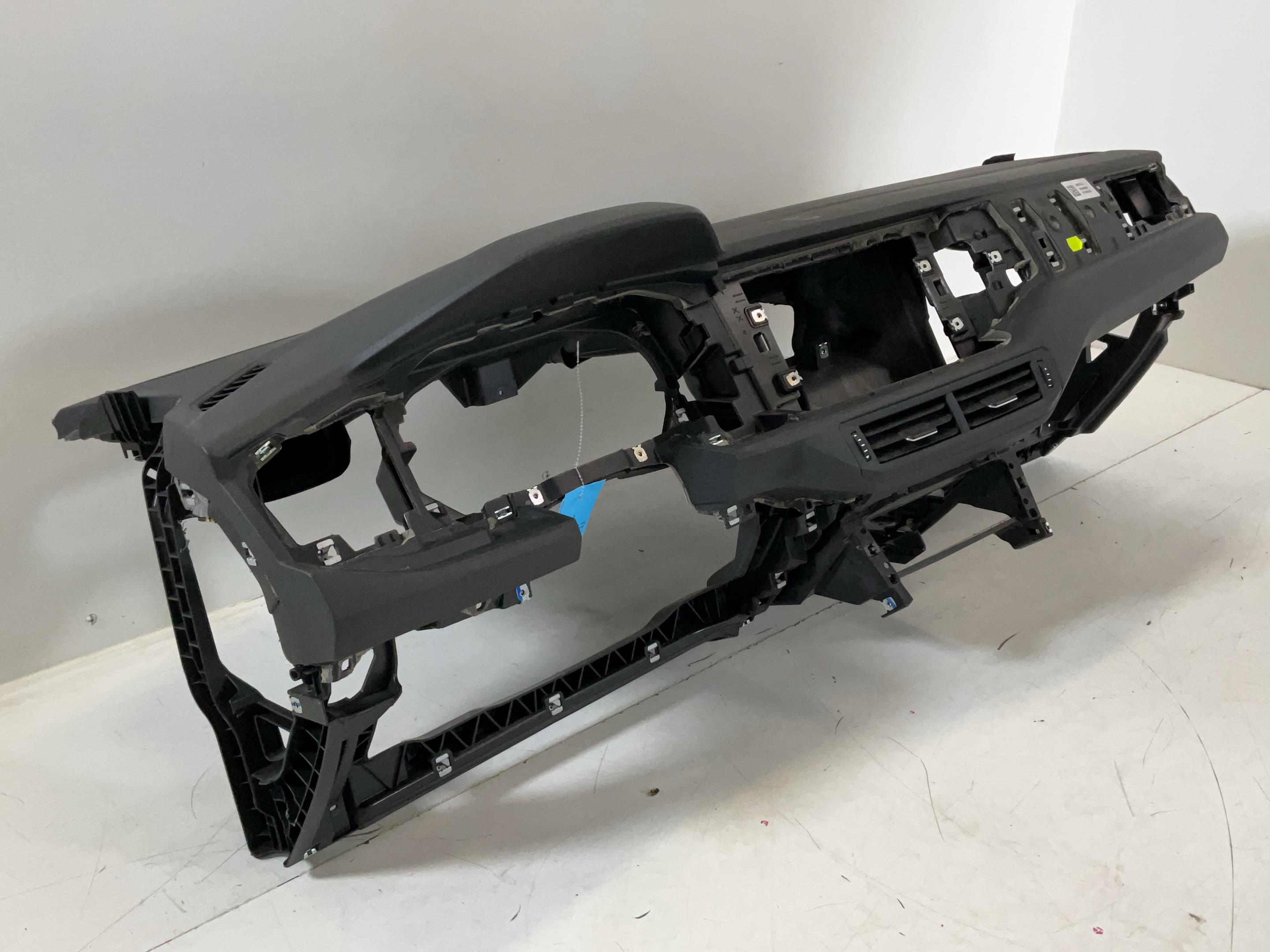 Car dashboard VW Polo VI (AW) 1.0  55 kW  75 PS (06.2017-> )