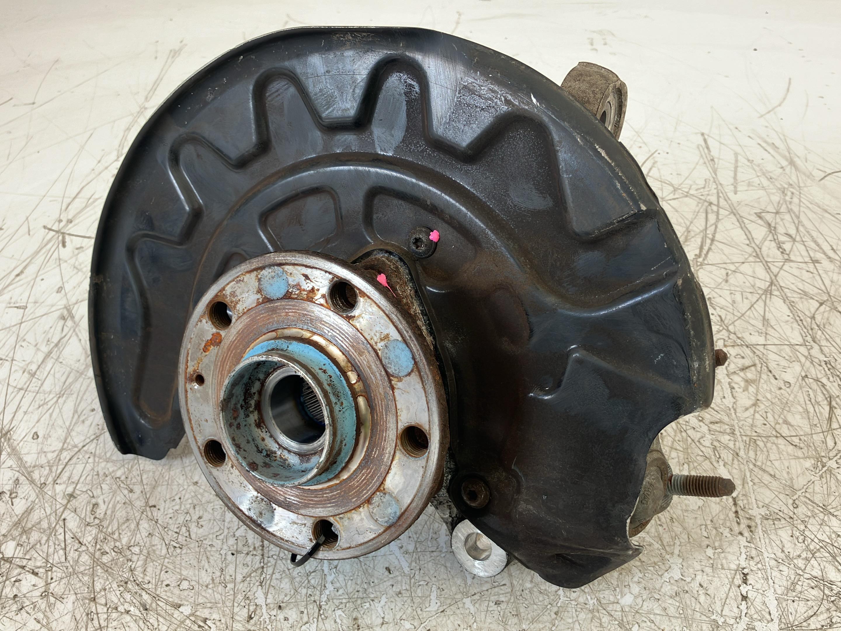 Axle stub left front VW T-Roc (A11) 2.0 TSI 4motion  140 kW  190 PS (07.2017-> )