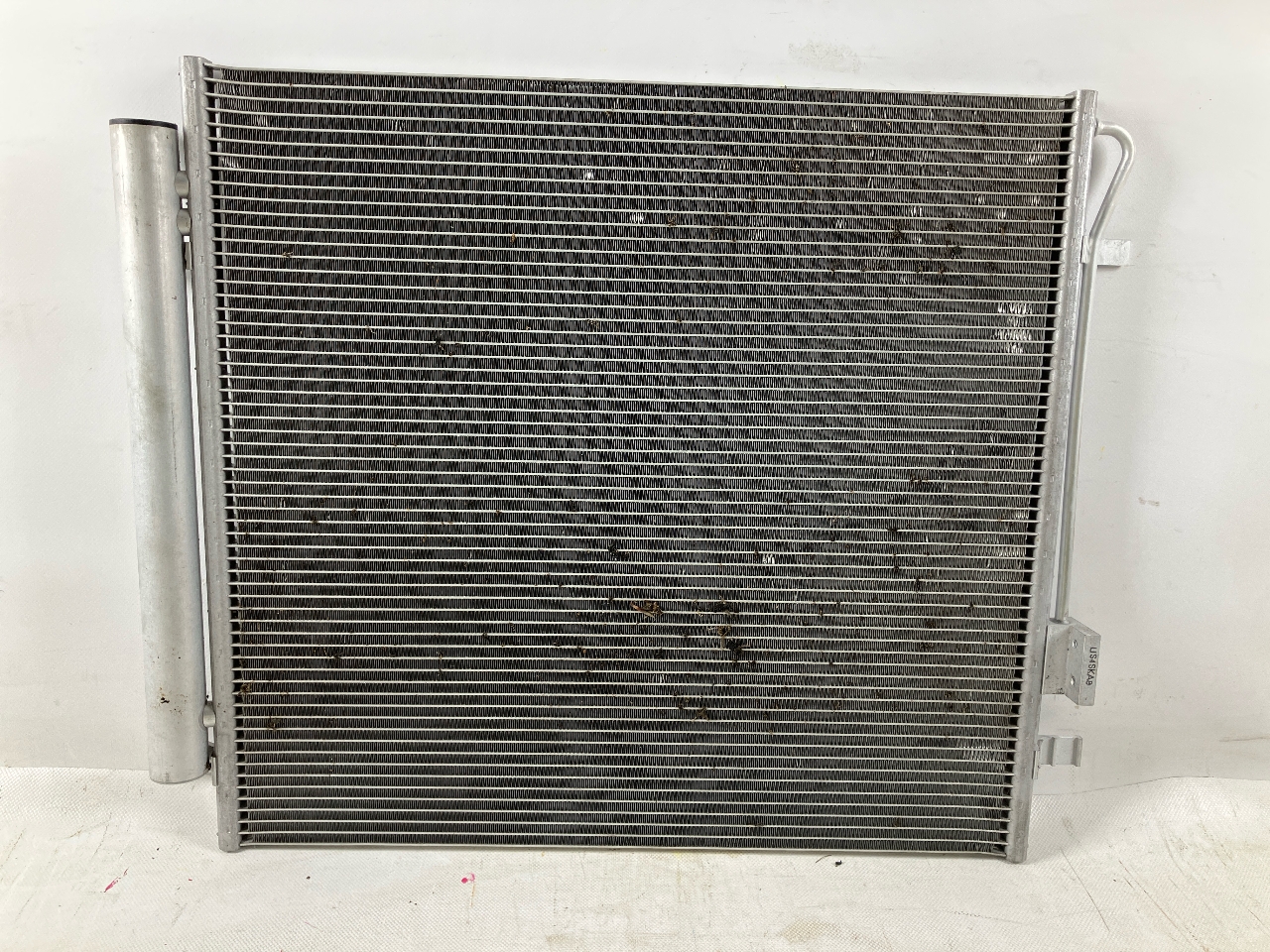 Condenseur de climatisation HYUNDAI Staria Bus (US4) 2.2 CRDi  130 kW  177 PS (01.2021-> ) Condenseur de climatisation HYUNDAI Staria Bus (US4) 2.2 CRDi  130 kW  177 PS (01.2021-> )