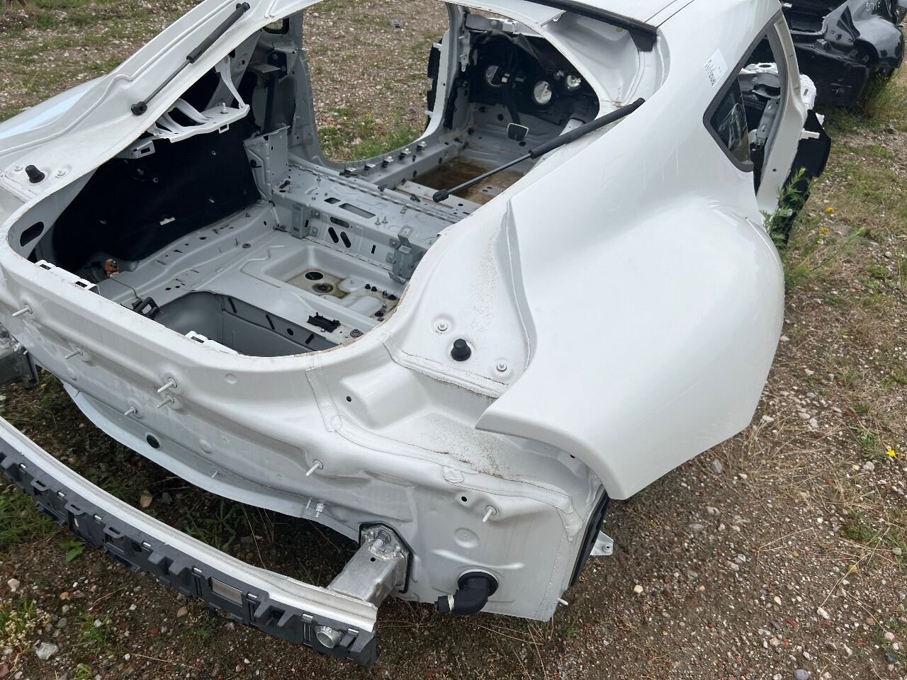 Side panel right rear TOYOTA Supra (DB) 3.0 GR  250 kW  340 PS (03.2019-> )