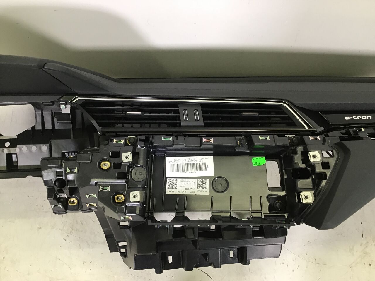 Dashboard AUDI E-TRON (GEN) Electric quattro  300 kW  408 PS (09.2018-> )