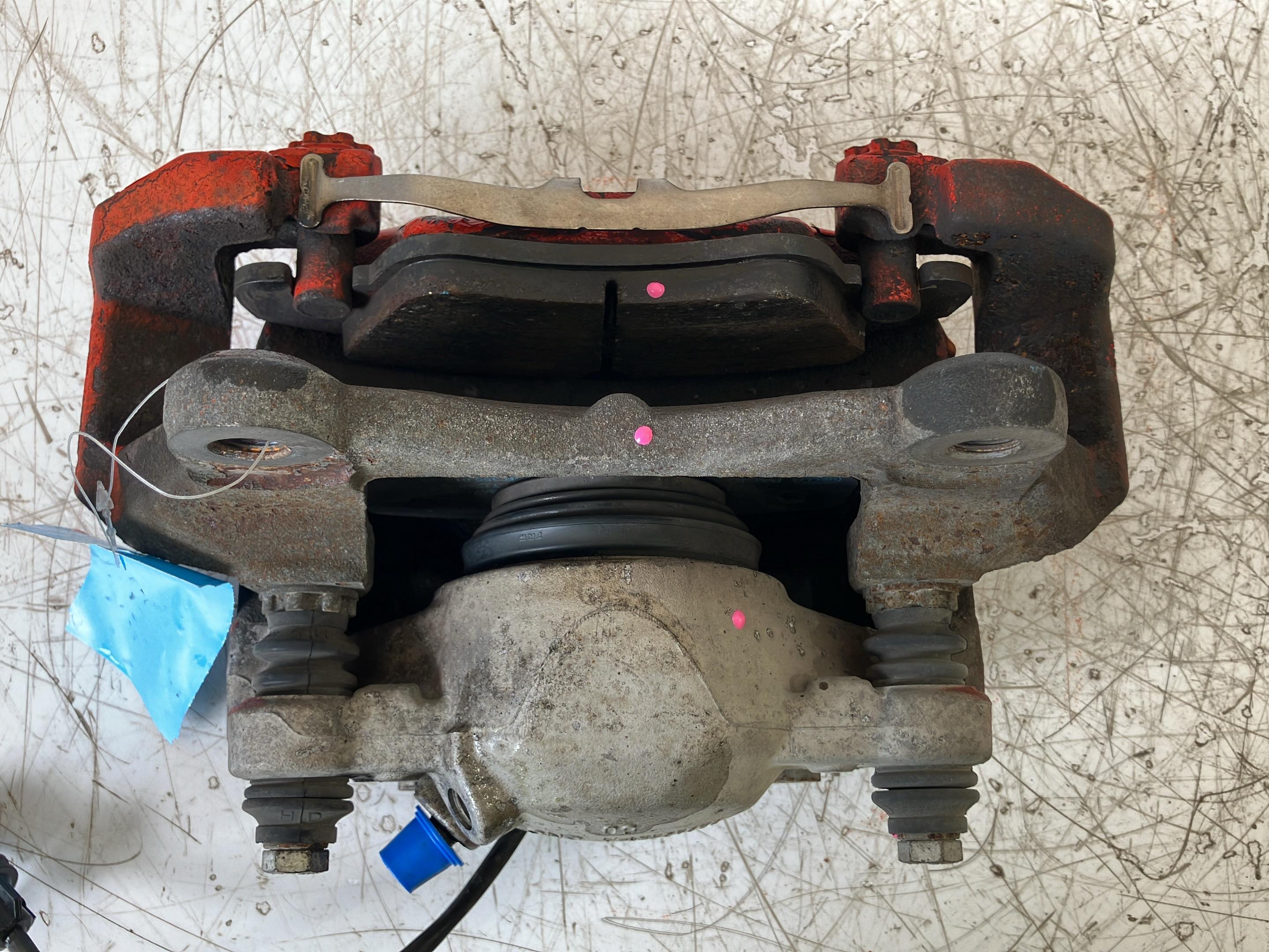 Bremssattel links vorne AUDI A7 Sportback (4G) 3.0 TDI quattro  180 kW  245 PS (10.2010-06.2016)