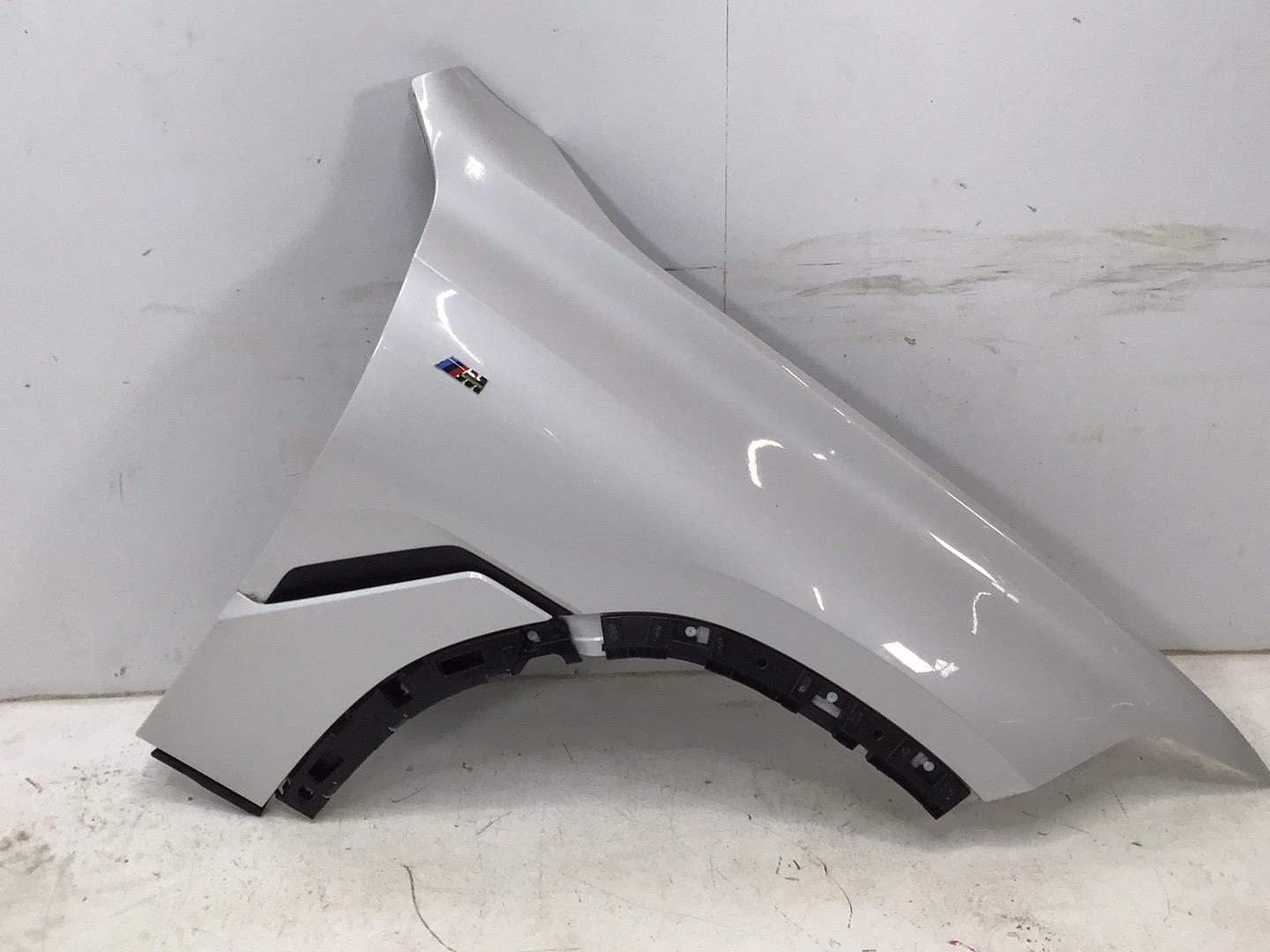 Błotnik lewy przód BMW X6 (G06, F96) xDrive40d Mild-Hybrid  259 kW  352 PS (06.2023-> )