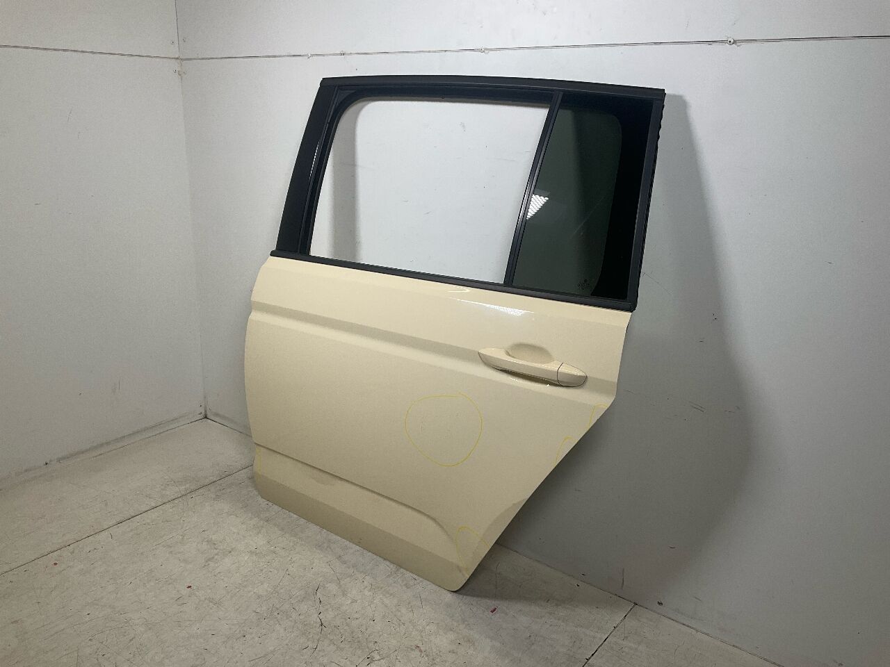 Door left rear VW Touran II (5T) 2.0 TDI  81 kW  110 PS (11.2015-> )