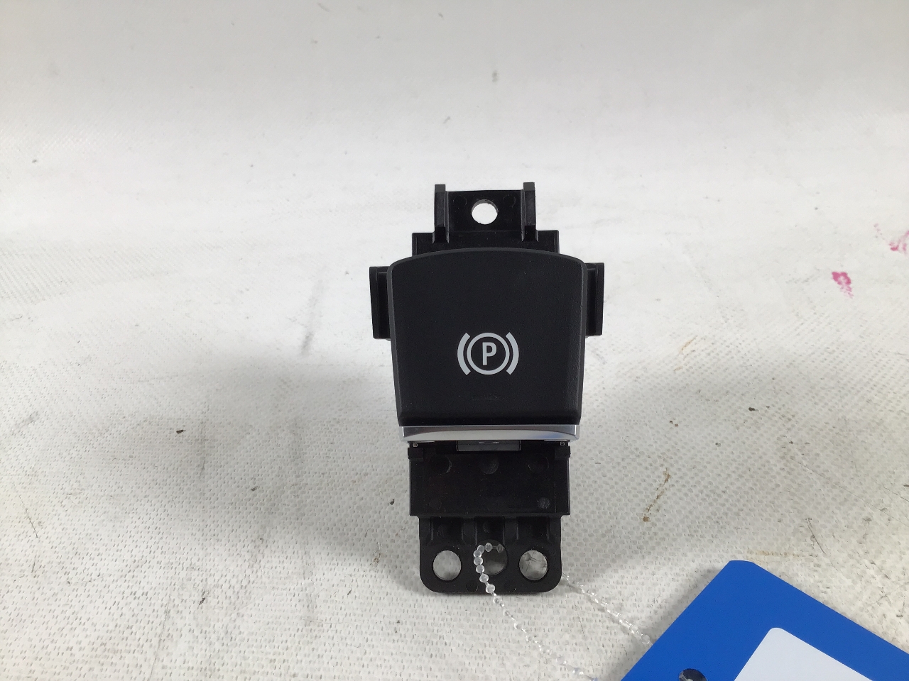 Switch for fixing brake TOYOTA Supra (DB) 3.0 GR  250 kW  340 PS (03.2019-> ) Switch for fixing brake TOYOTA Supra (DB) 3.0 GR  250 kW  340 PS (03.2019-> )