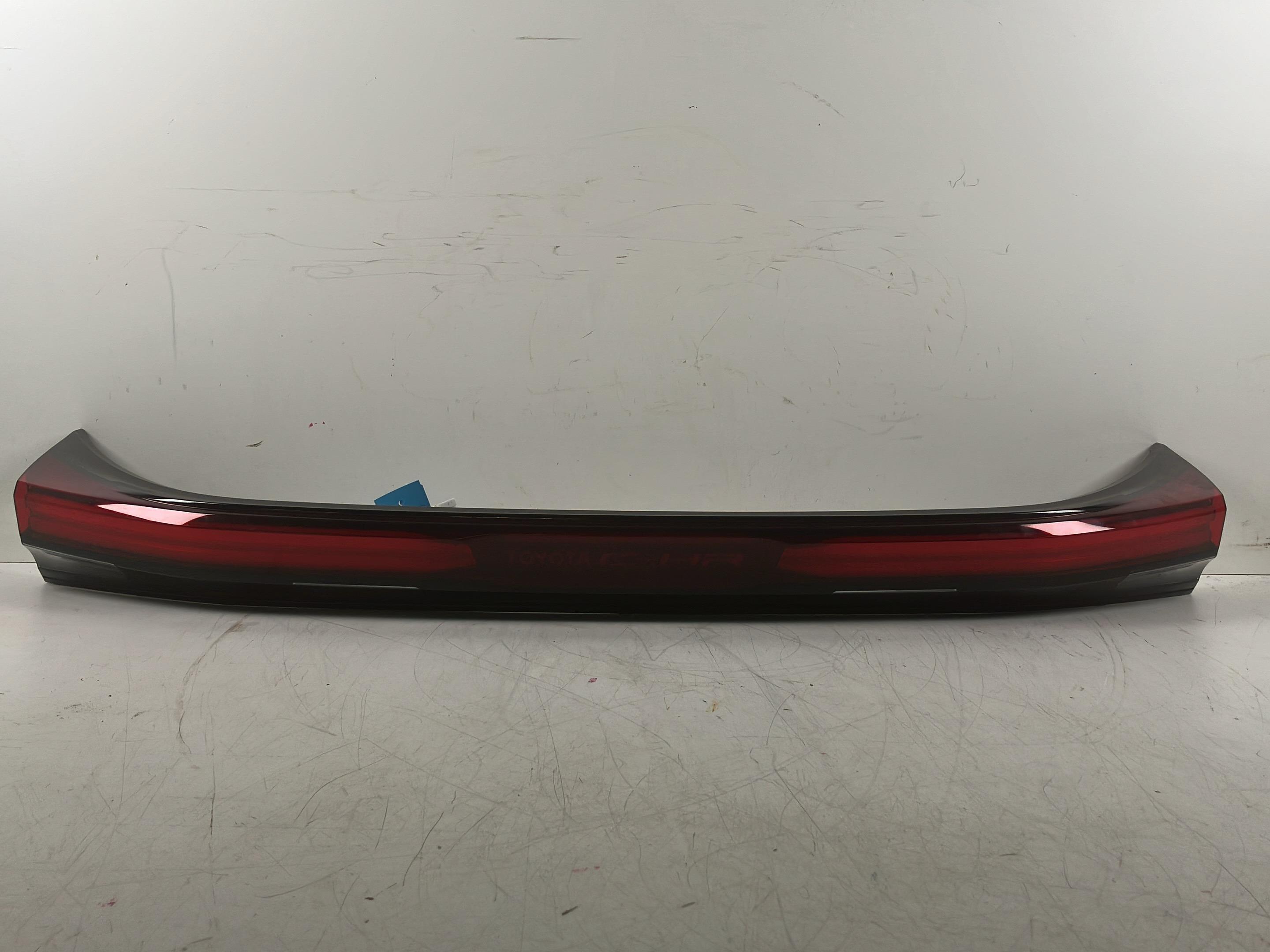 Feu arrière centre TOYOTA C-HR (X1) 2.0 Hybrid  112 kW  152 PS (10.2019-> )