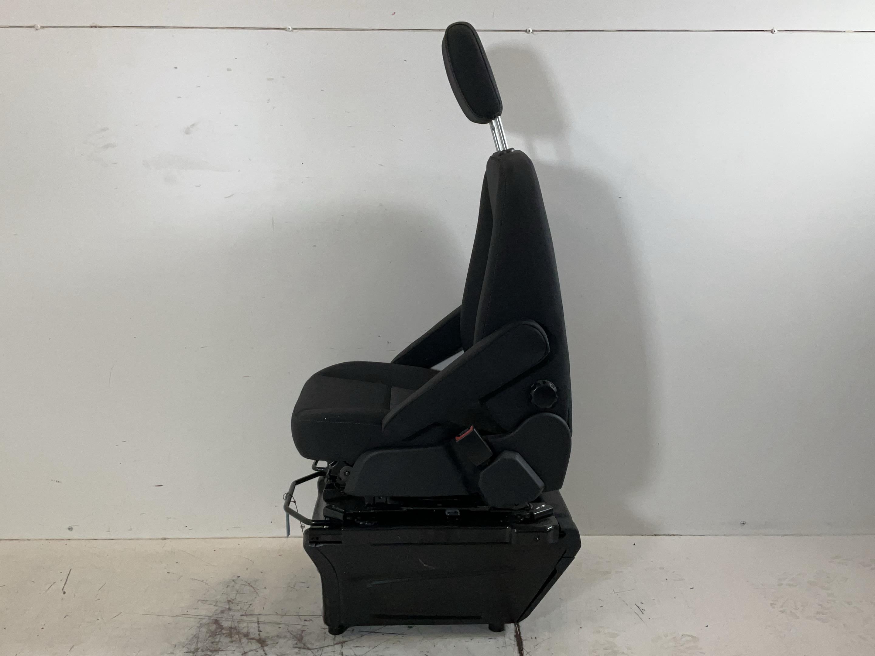 Seat right front FORD Transit V363 Pritsche/Fahrgestell (FED, FFD) 2.0 EcoBlue  121 kW  165 PS (07.2023-> )