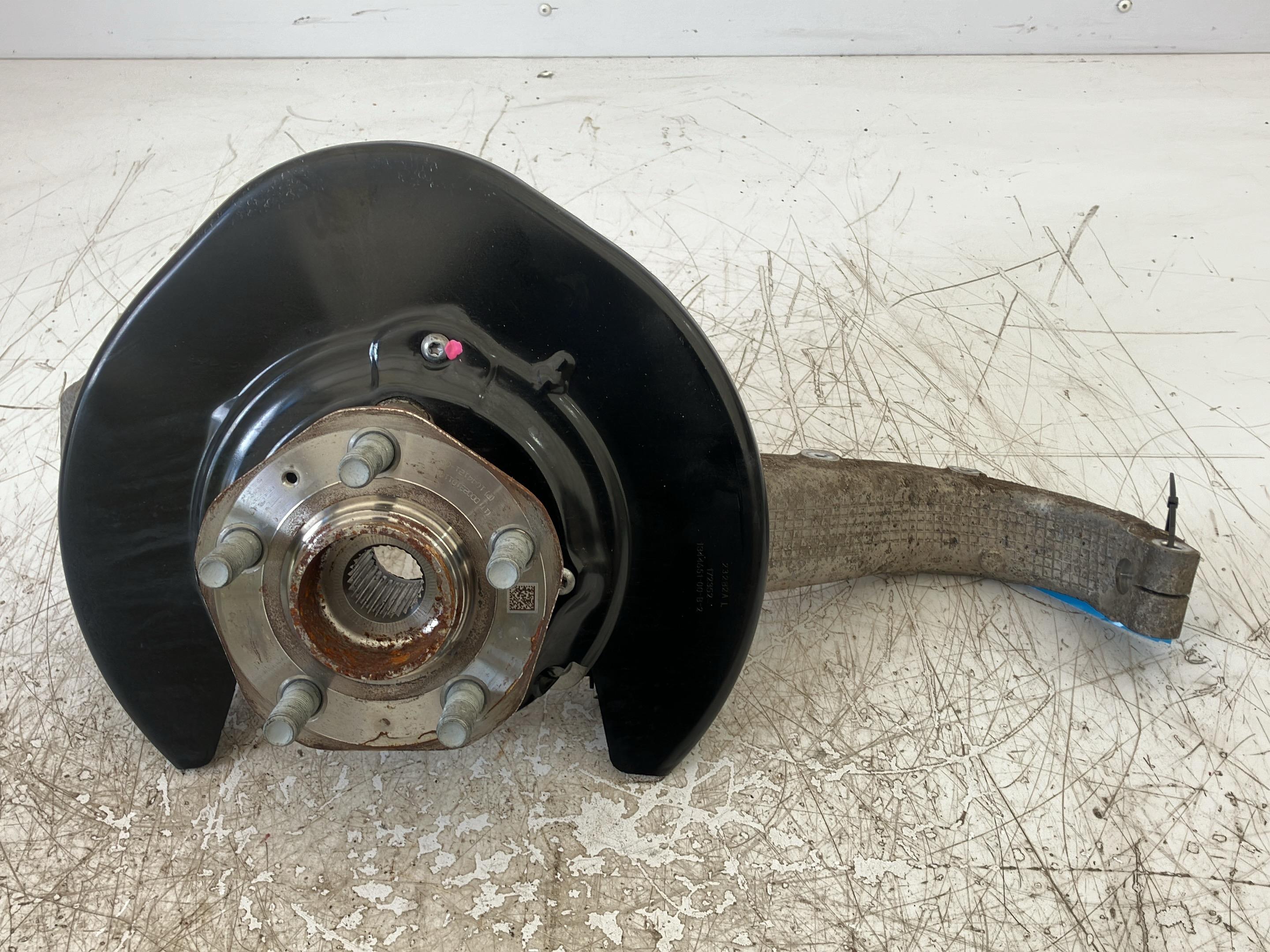 Achsschenkel links vorne TESLA Model 3 (5YJ3) EV  350 kW  476 PS (06.2019-> )