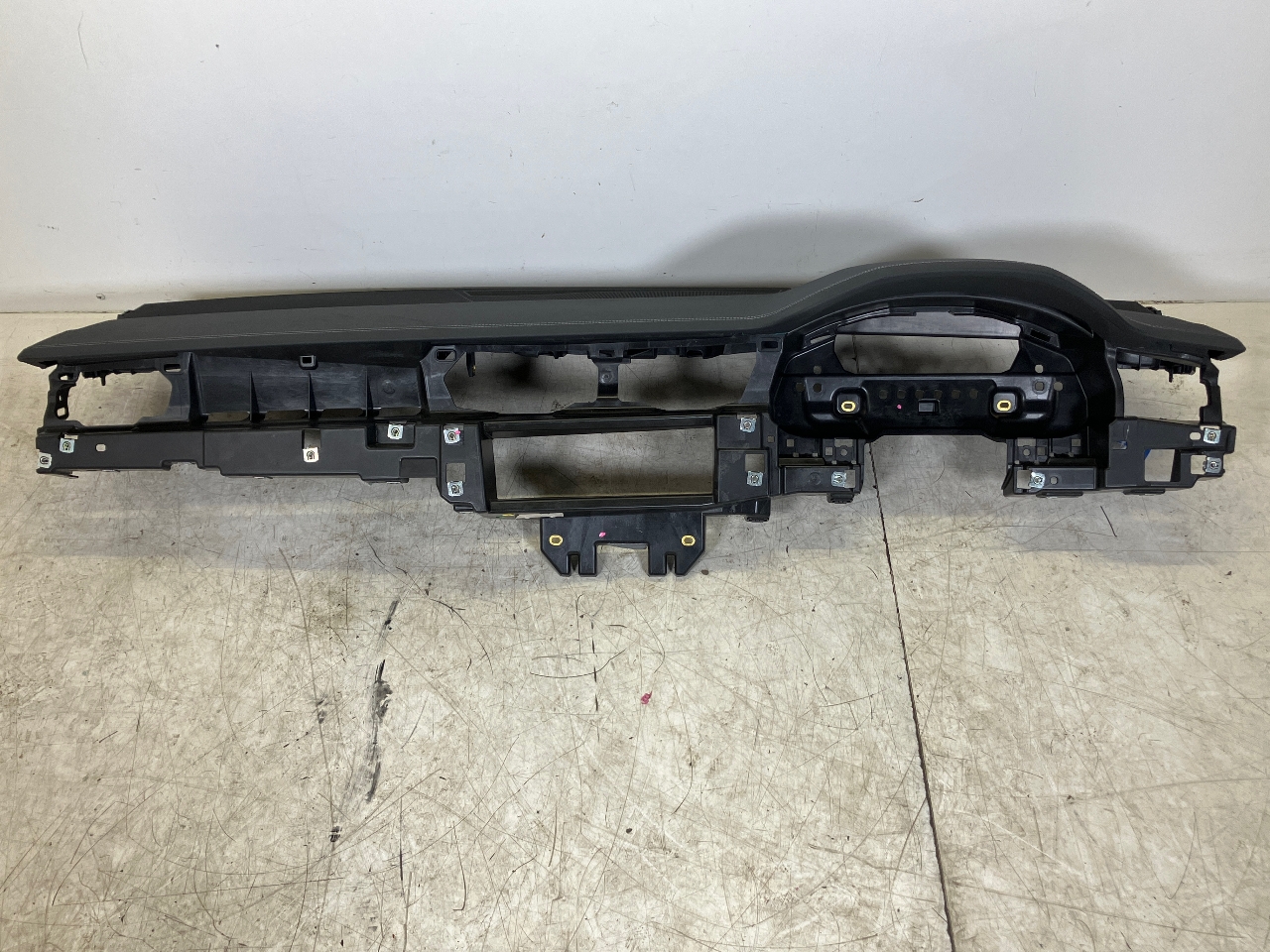 Armaturenbrett AUDI A6 (4A, C8) 40 TDI Mild Hybrid  150 kW  204 PS (02.2018-> ) Armaturenbrett AUDI A6 (4A, C8) 40 TDI Mild Hybrid  150 kW  204 PS (02.2018-> )