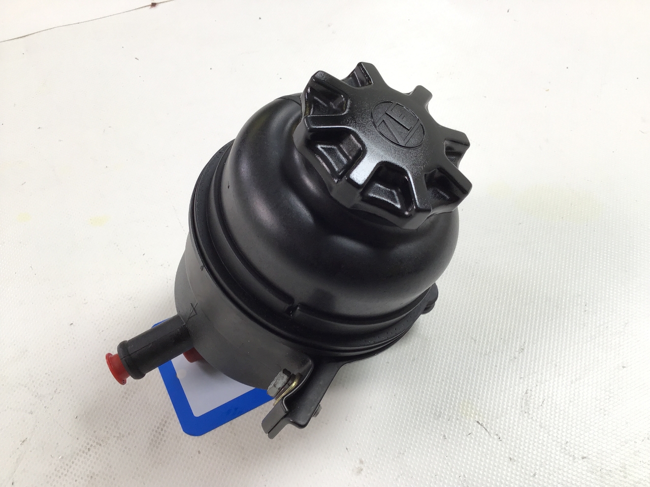 Behälter Servolenköl FERRARI Maranello 5.5  357 kW  486 PS (04.1996-12.2001) Behälter Servolenköl FERRARI Maranello 5.5  357 kW  486 PS (04.1996-12.2001)