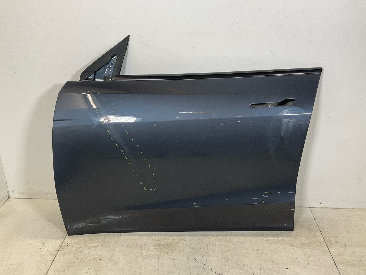 Tür links vorne TESLA Model Y (5YJY) EV Allrad  378 kW  514 PS (09.2021-> ) Tür links vorne TESLA Model Y (5YJY) EV Allrad  378 kW  514 PS (09.2021-> )