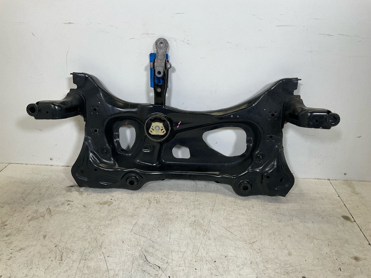 Uchwyt osi przedniej CUPRA Formentor (KM7) 40 TFSI quattro  140 kW  190 PS (04.2021-> )