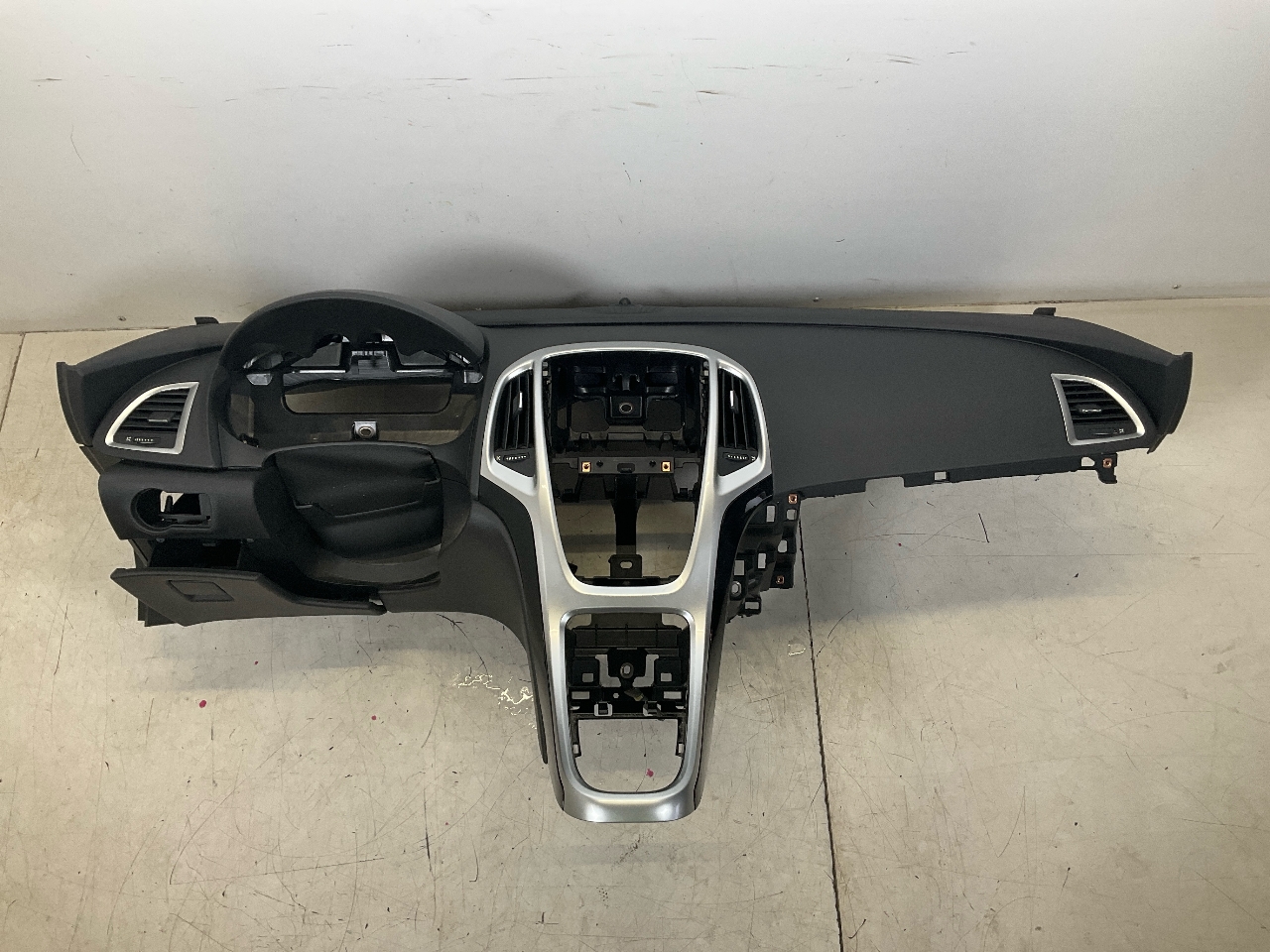 Dashboard OPEL Astra J (P10) 1.6 Turbo  132 kW  180 PS (12.2009-10.2015)