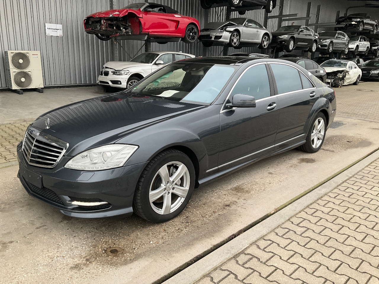 MERCEDES-BENZ