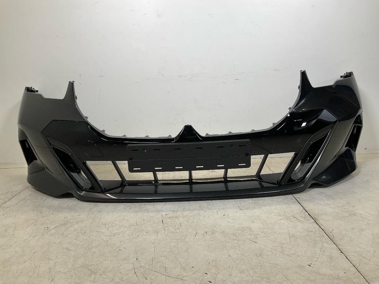 Bumper front BMW 5er (G60) 520d Mild-Hybrid  128 kW  174 PS (07.2023-> ) Bumper front BMW 5er (G60) 520d Mild-Hybrid  128 kW  174 PS (07.2023-> )