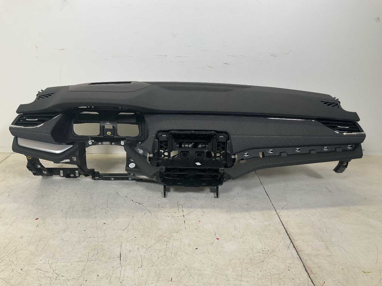 Car dashboard SKODA Octavia IV Combi (NX5) 2.0 TDI  110 kW  150 PS (11.2019-> )
