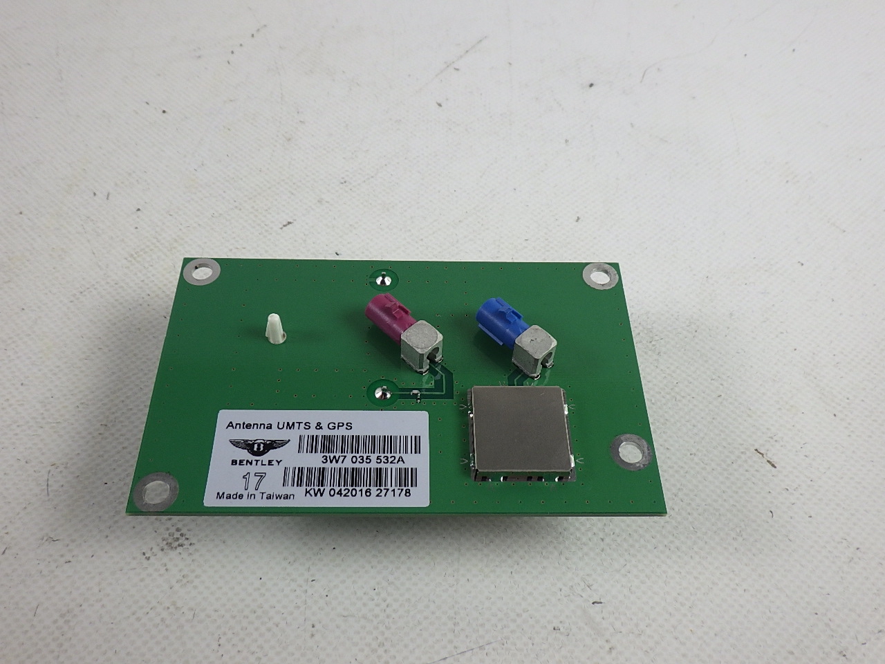 Antenna amplifier BENTLEY Flying Spur (4W) 6.0  460 kW  626 PS (03.2013-> ) Antenna amplifier BENTLEY Flying Spur (4W) 6.0  460 kW  626 PS (03.2013-> )