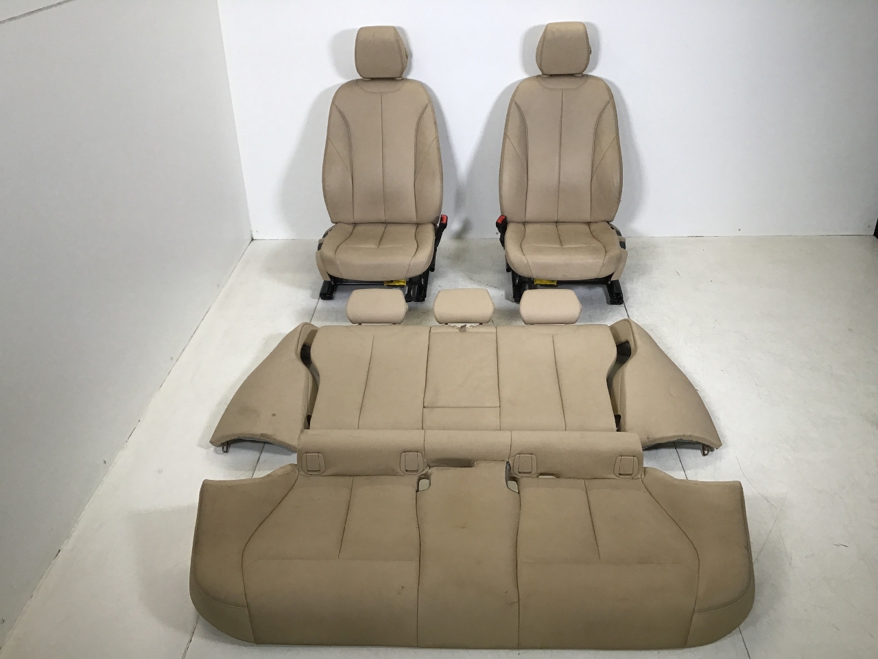 Innenausstattung BMW 3er (F30, F80) 320i  135 kW  184 PS (09.2014-10.2018) Innenausstattung BMW 3er (F30, F80) 320i  135 kW  184 PS (09.2014-10.2018)