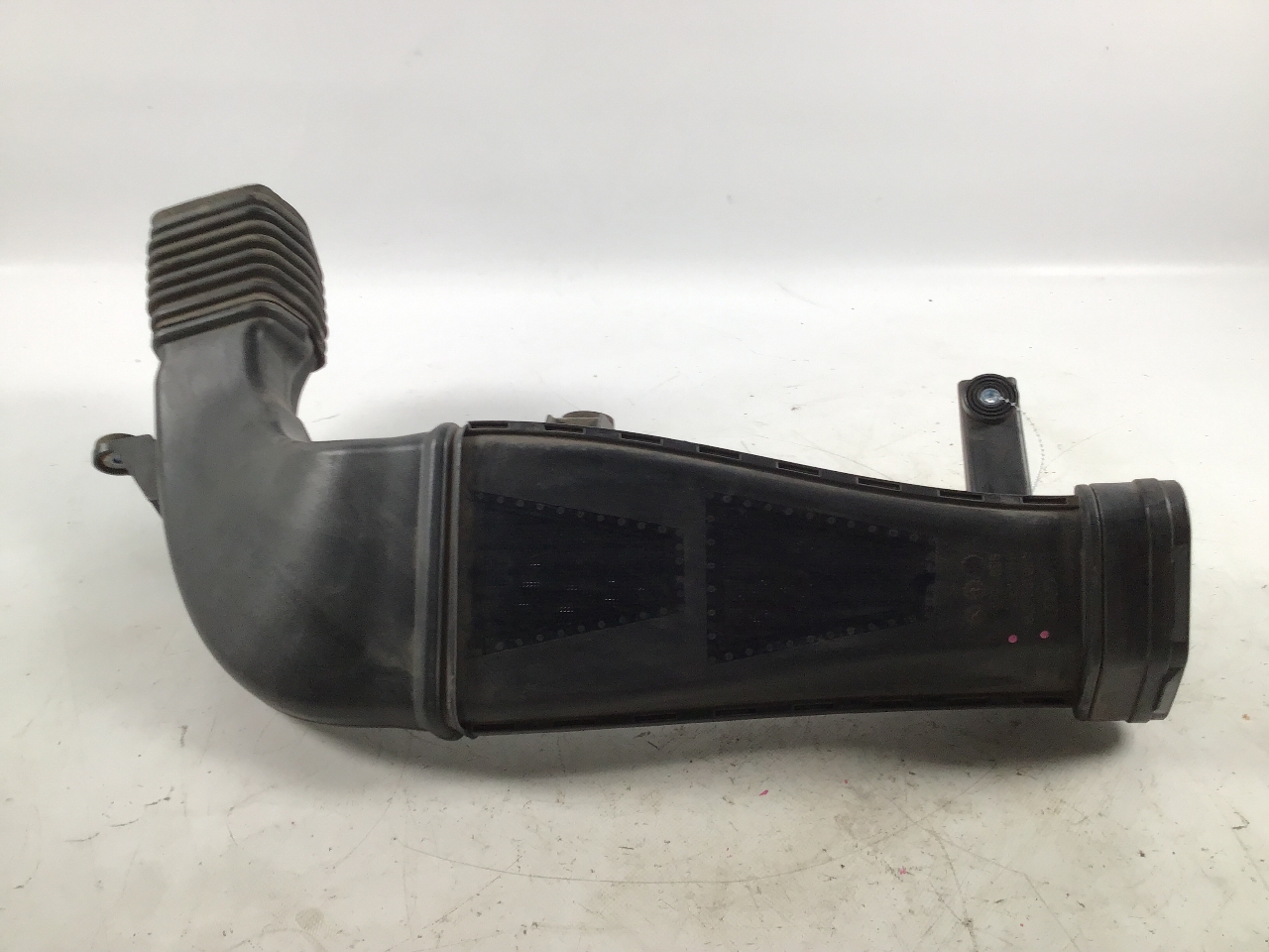 Tube d'aspiration pour alimentation en air AUDI R8 (42) 4.2 FSI quattro  309 kW  420 PS (04.2007-09.2010) Tube d'aspiration pour alimentation en air AUDI R8 (42) 4.2 FSI quattro  309 kW  420 PS (04.2007-09.2010)