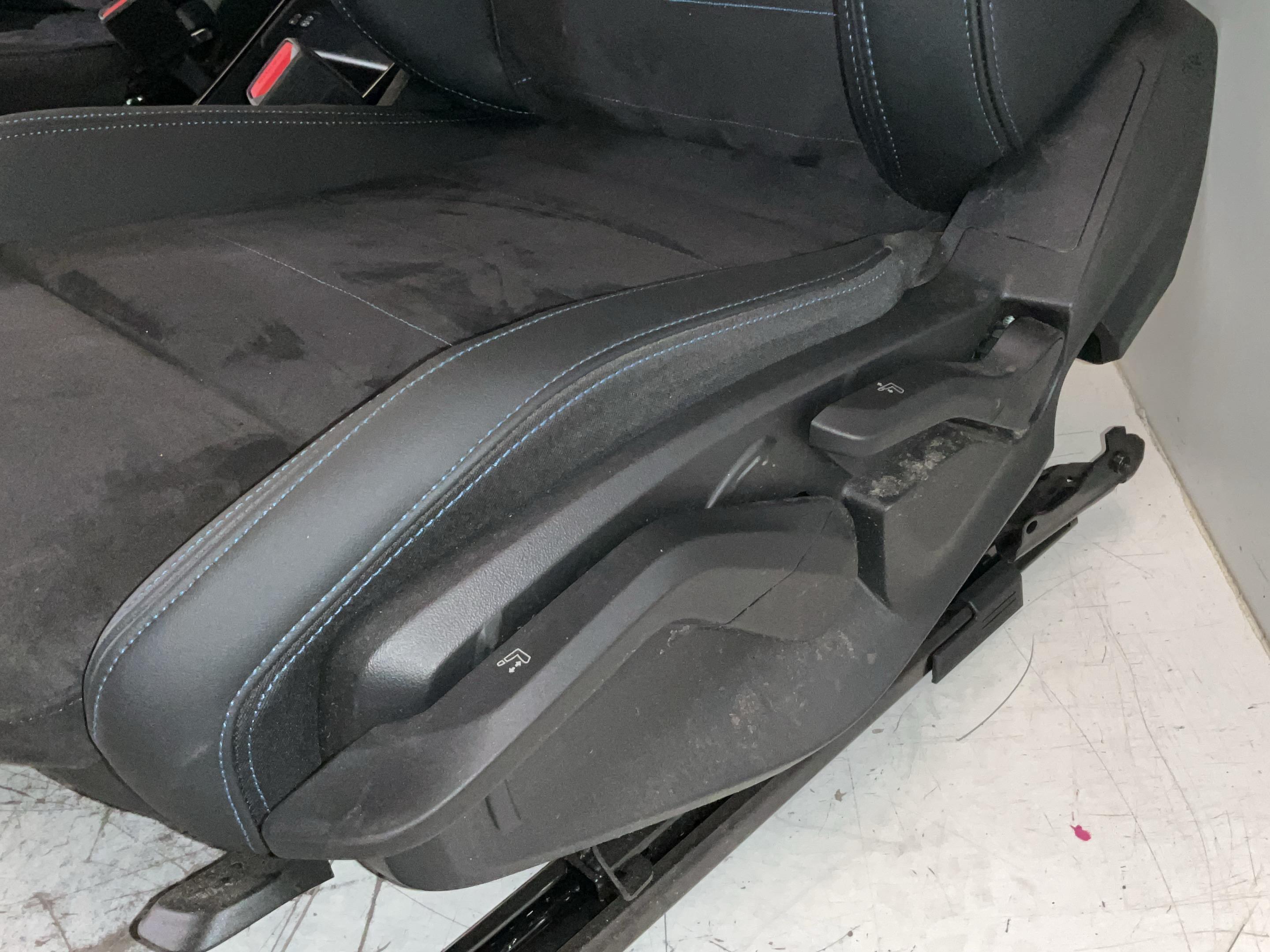 Wyposażenie wnętrza BMW X1 (U11) xDrive 25e Plug-in-Hybrid  180 kW  245 PS (07.2022-> )